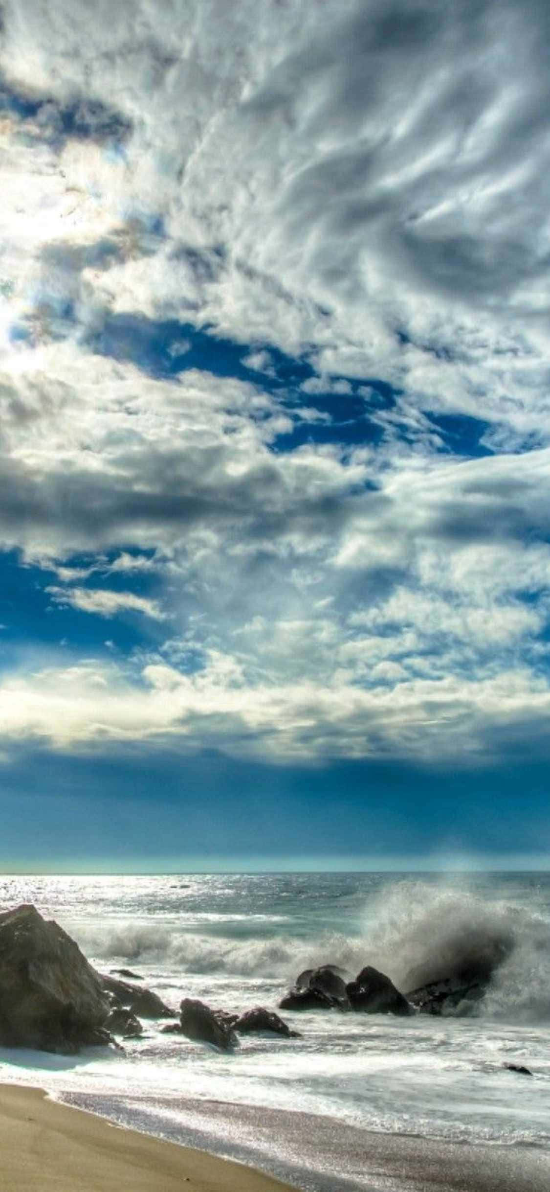 „Capturează apusurile aurii din Malibu pe iPhone Xs!” Fundal