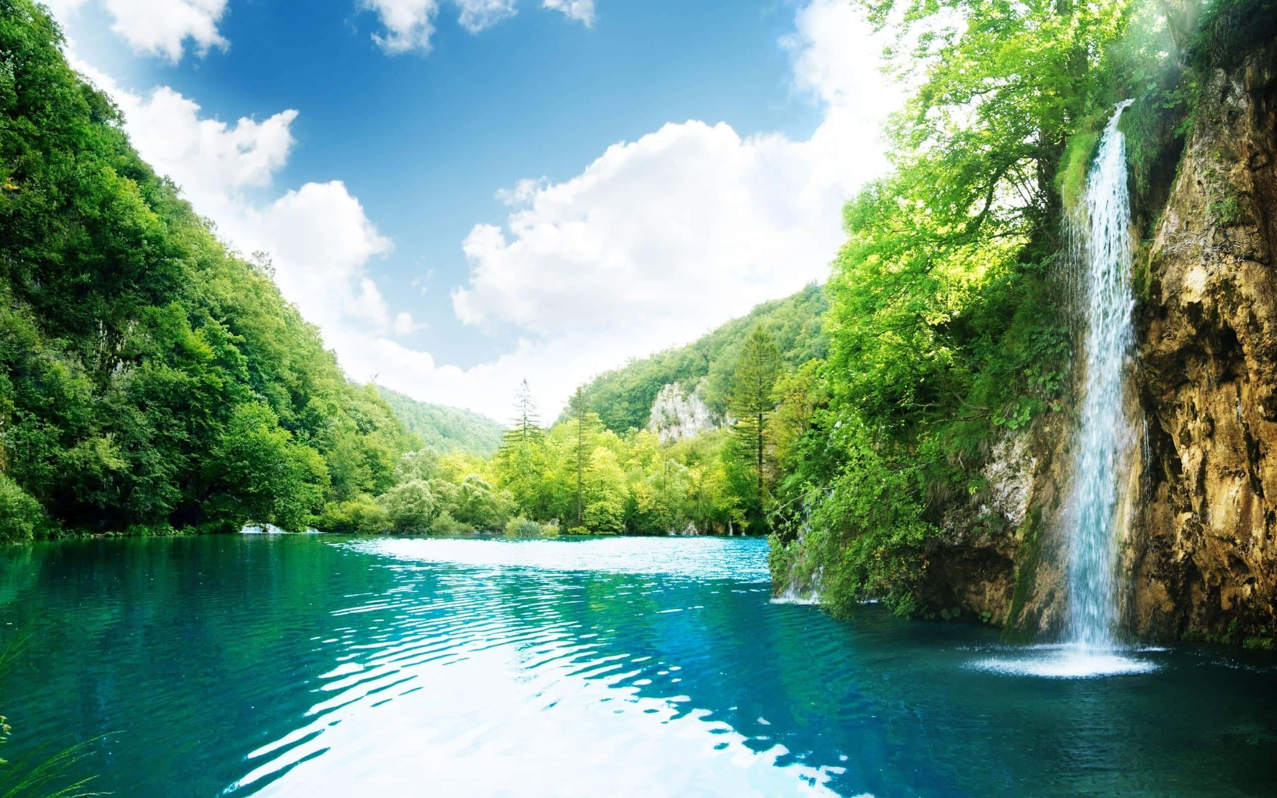 "Cascada Frumoasă" Fundal