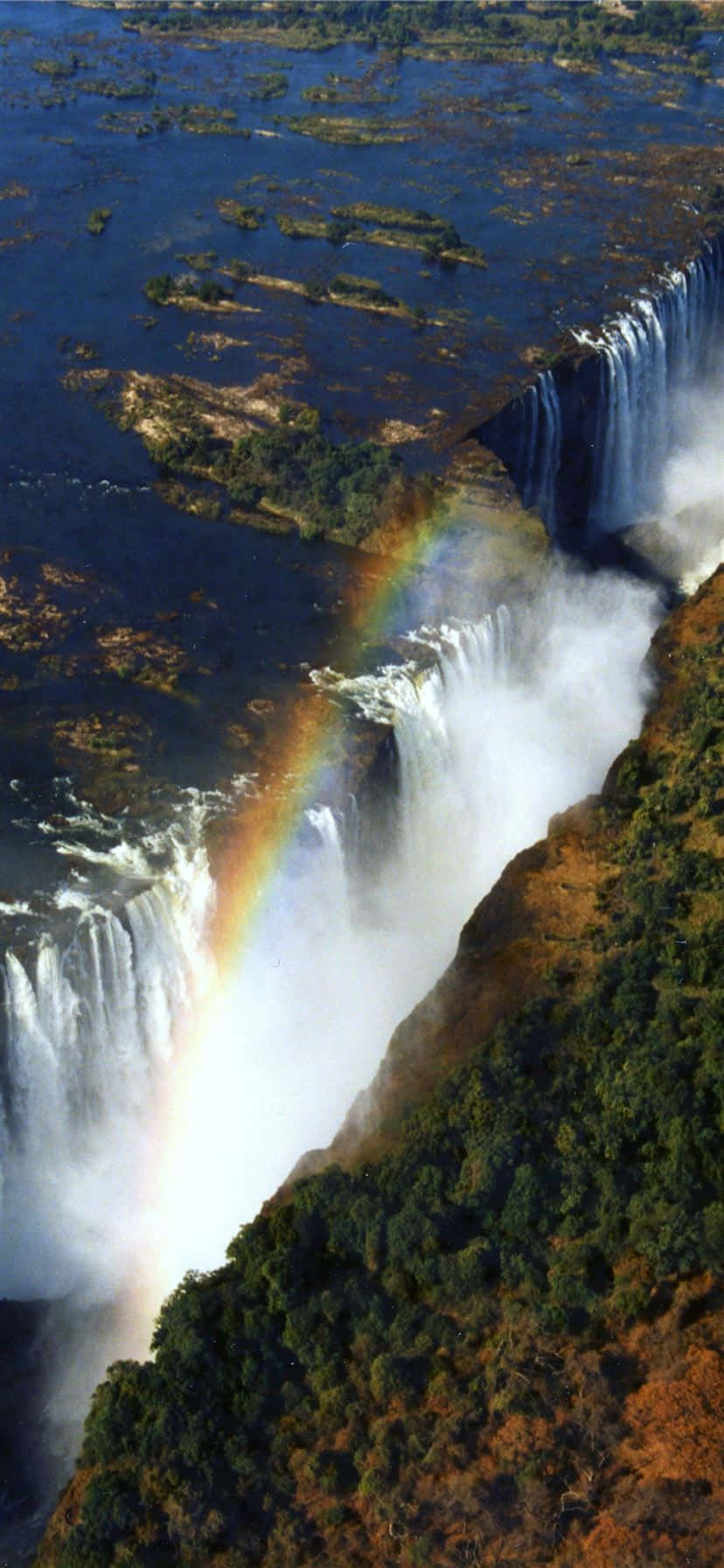 Cascada Victoria cu un curcubeu Fundal