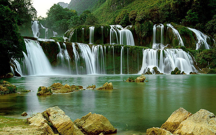 Cascade pe ecran complet desktop HD Fundal