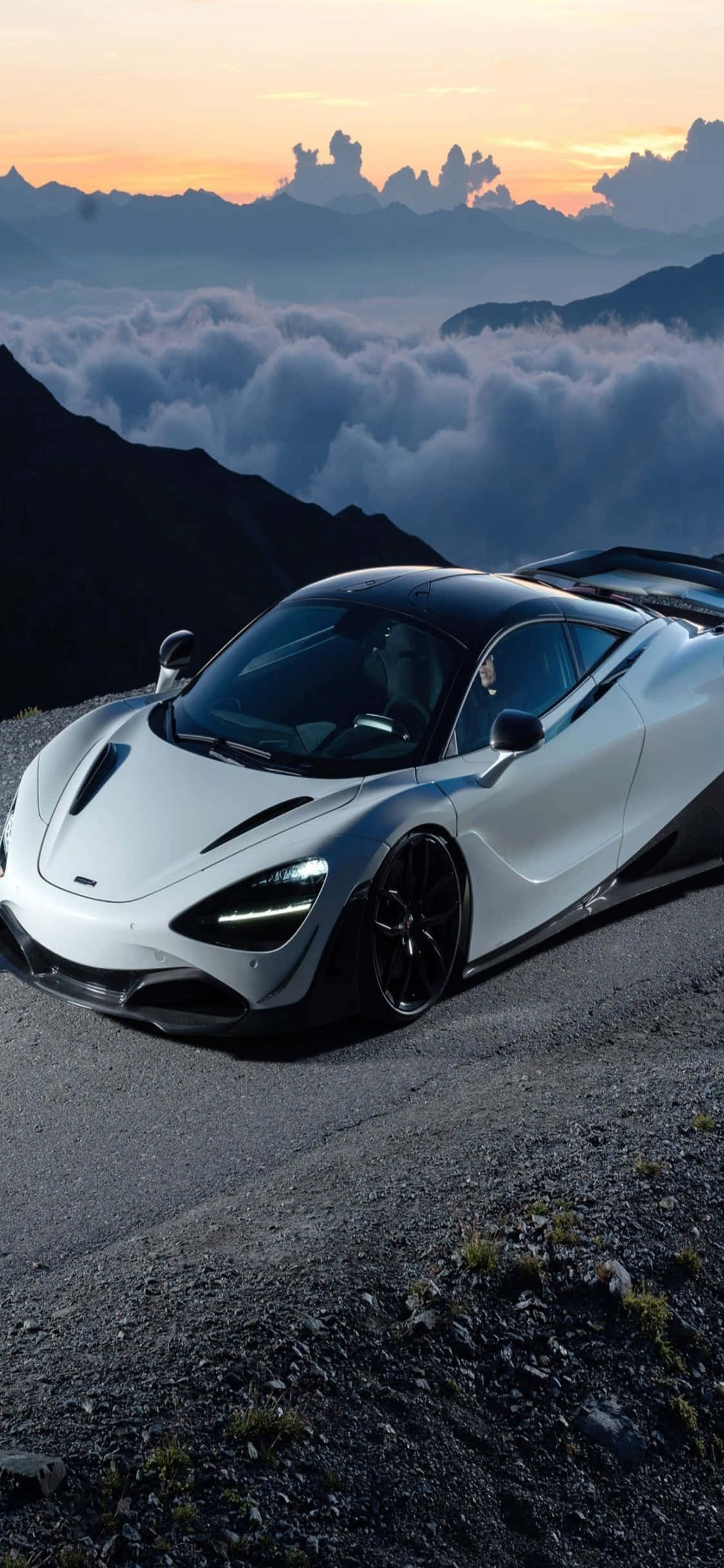 Cea Mai Rapidă Combinație de Tehnologie - iPhone Xs și McLaren 720s Fundal