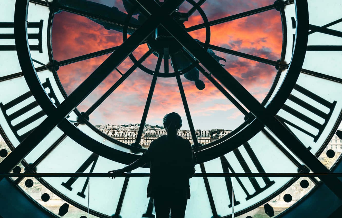 Ceas uriaș cu vedere la apus la Musée d'Orsay Fundal