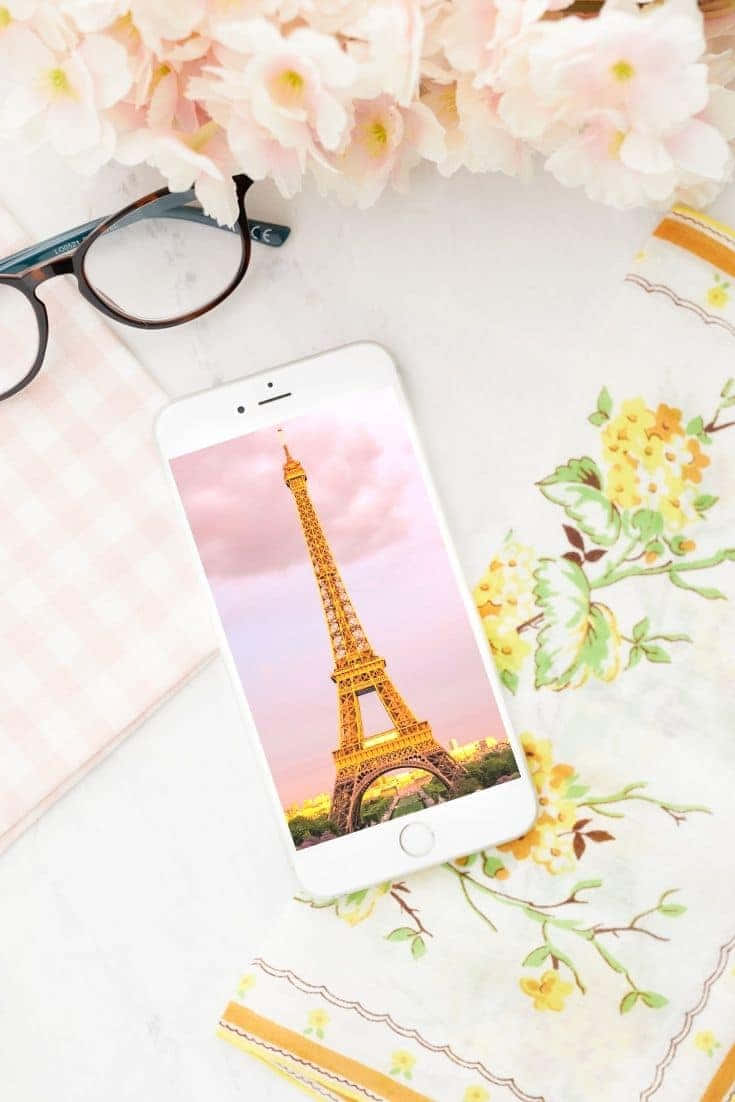 "Cele mai noi telefoane Cute iPhone atrag atenția!" Fundal