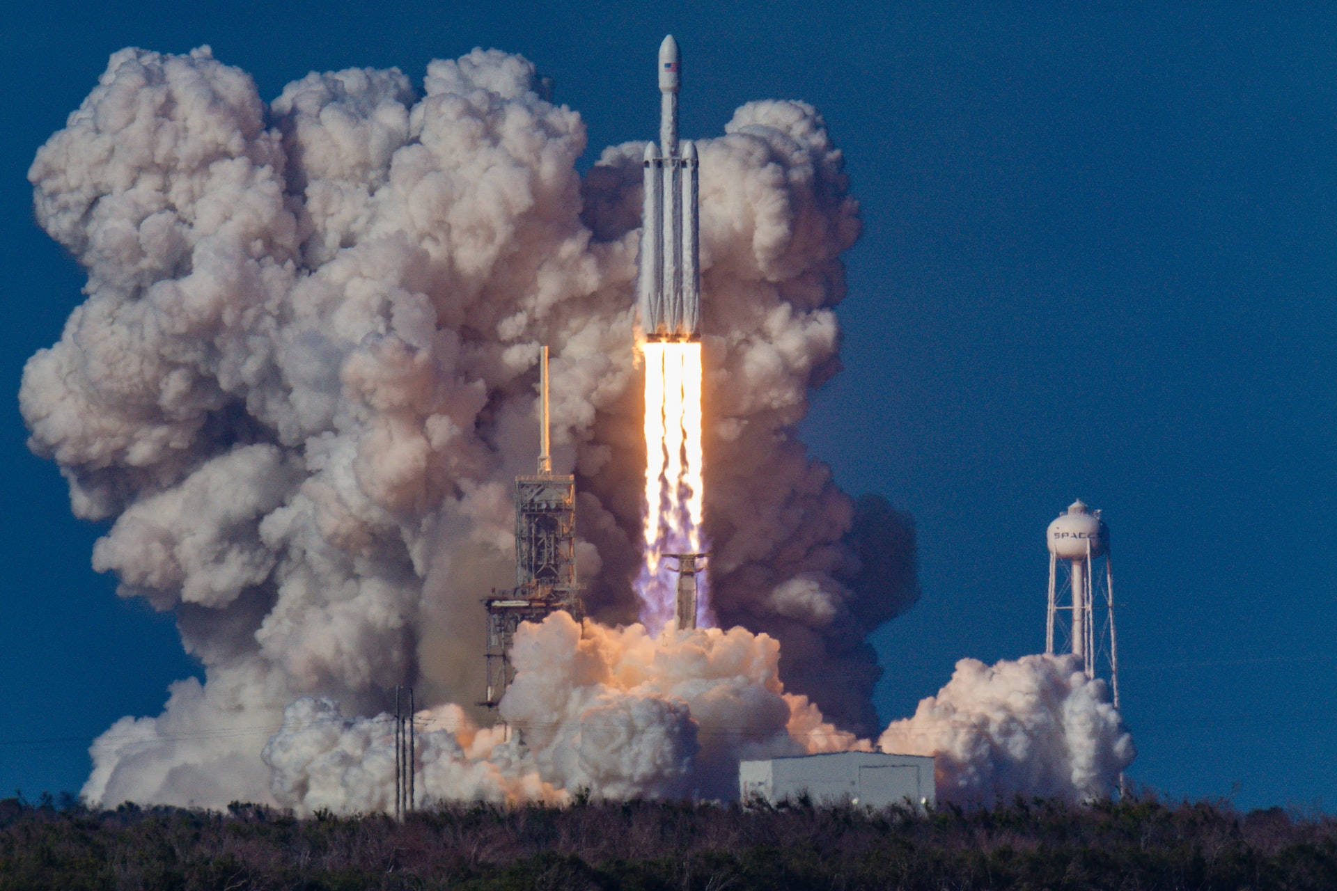 Centrul Spațial Kennedy SpaceX Falcon Heavy Fundal