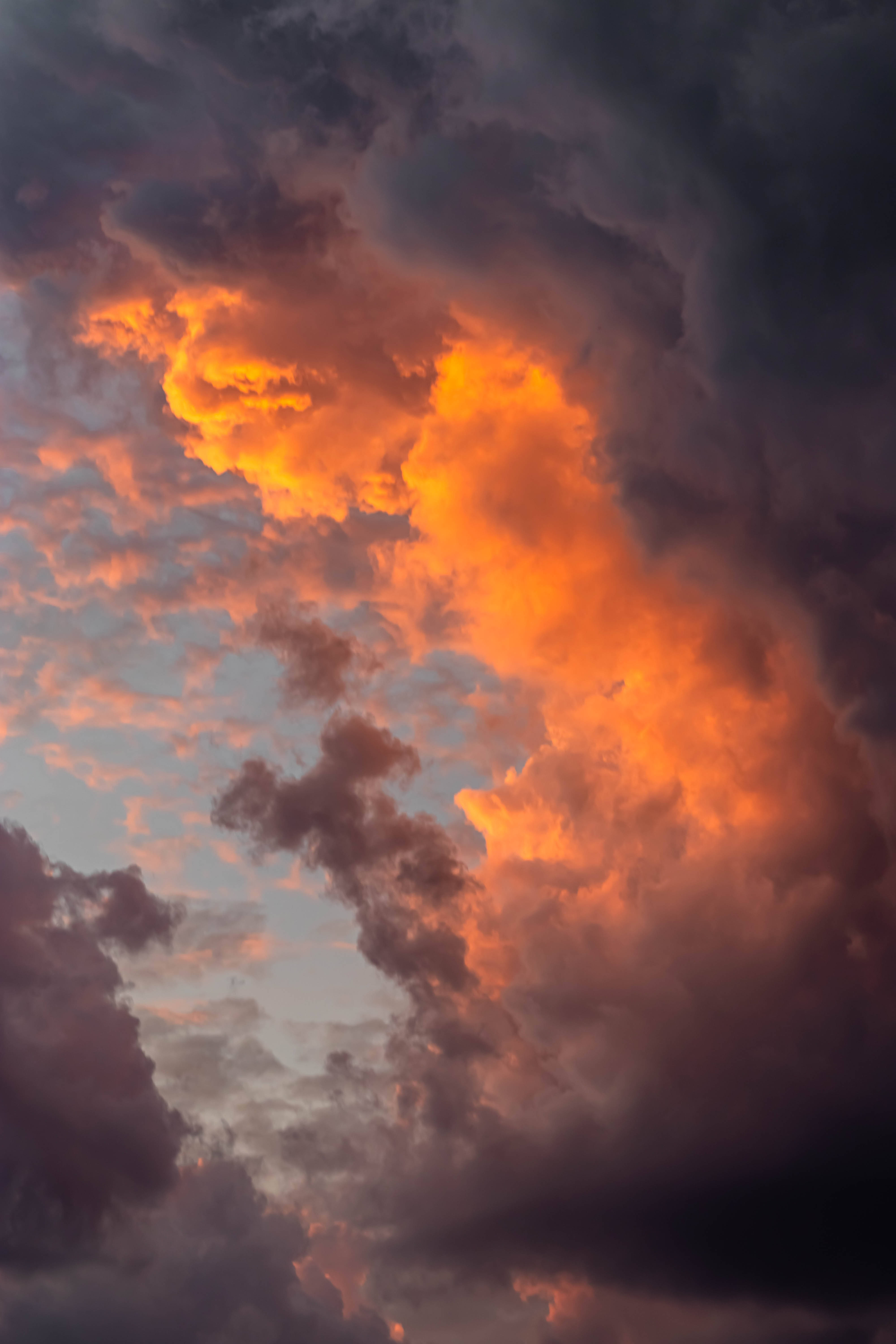 Cer Aesthetic și Norii Cumulonimbus Fundal