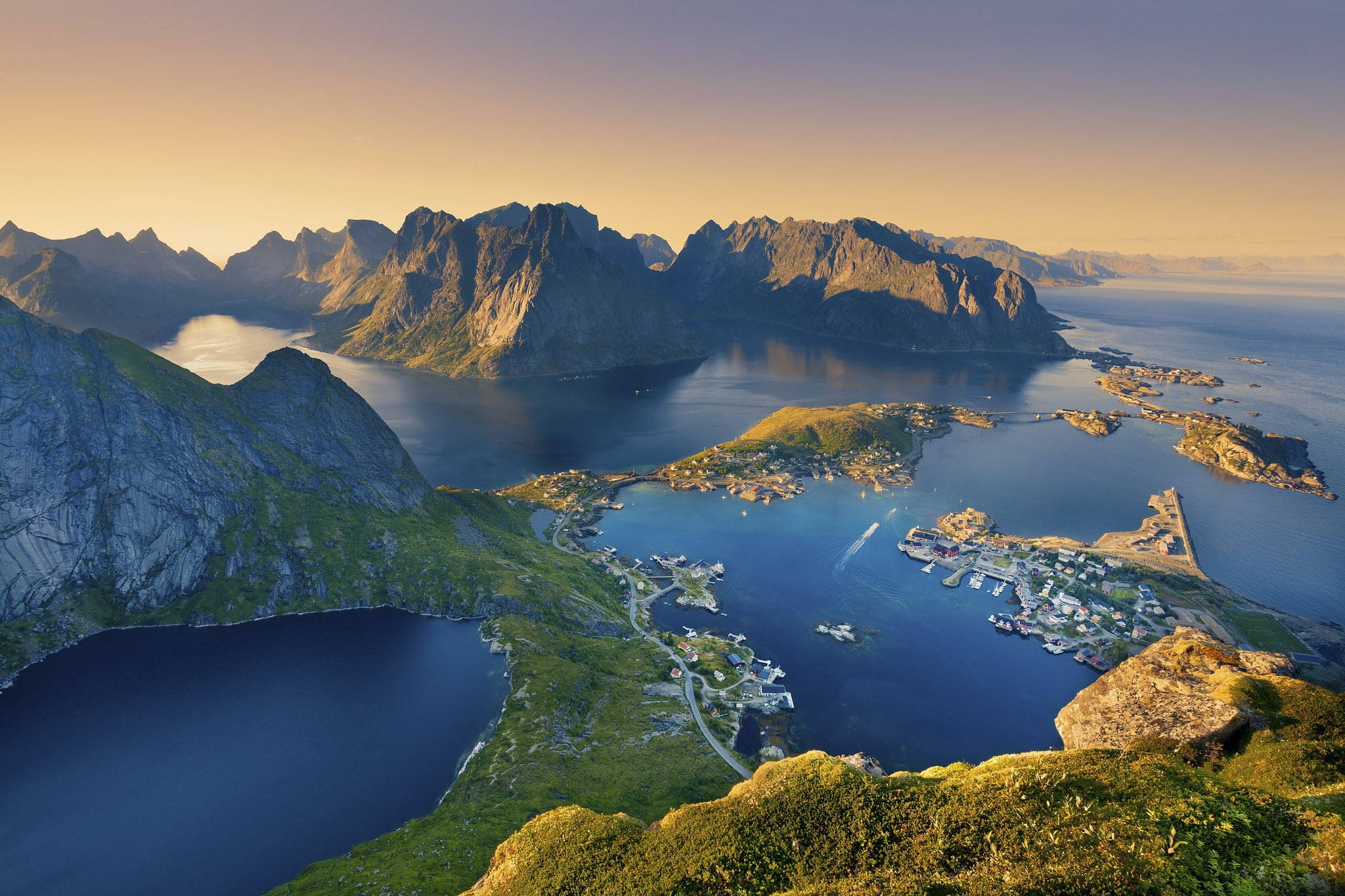 Cer senin la fiordurile Norvegiei Fundal