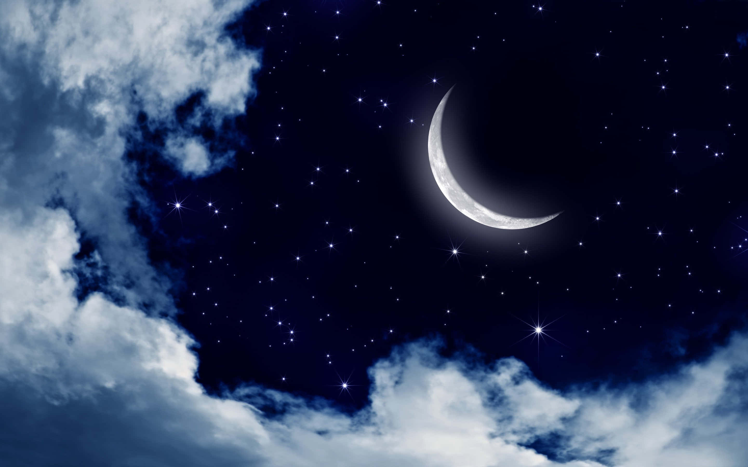 Cerul nopții și luna înconjurate de nori Fundal
