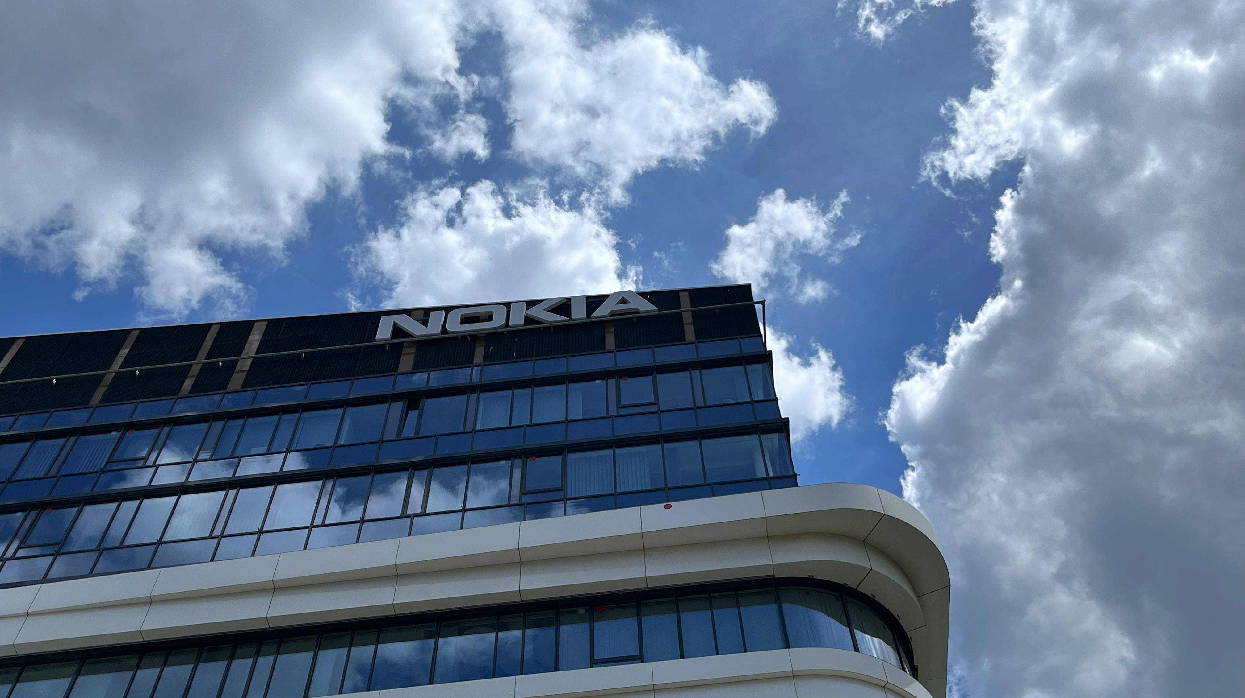 Cladire Nokia Networks Skypark Fundal