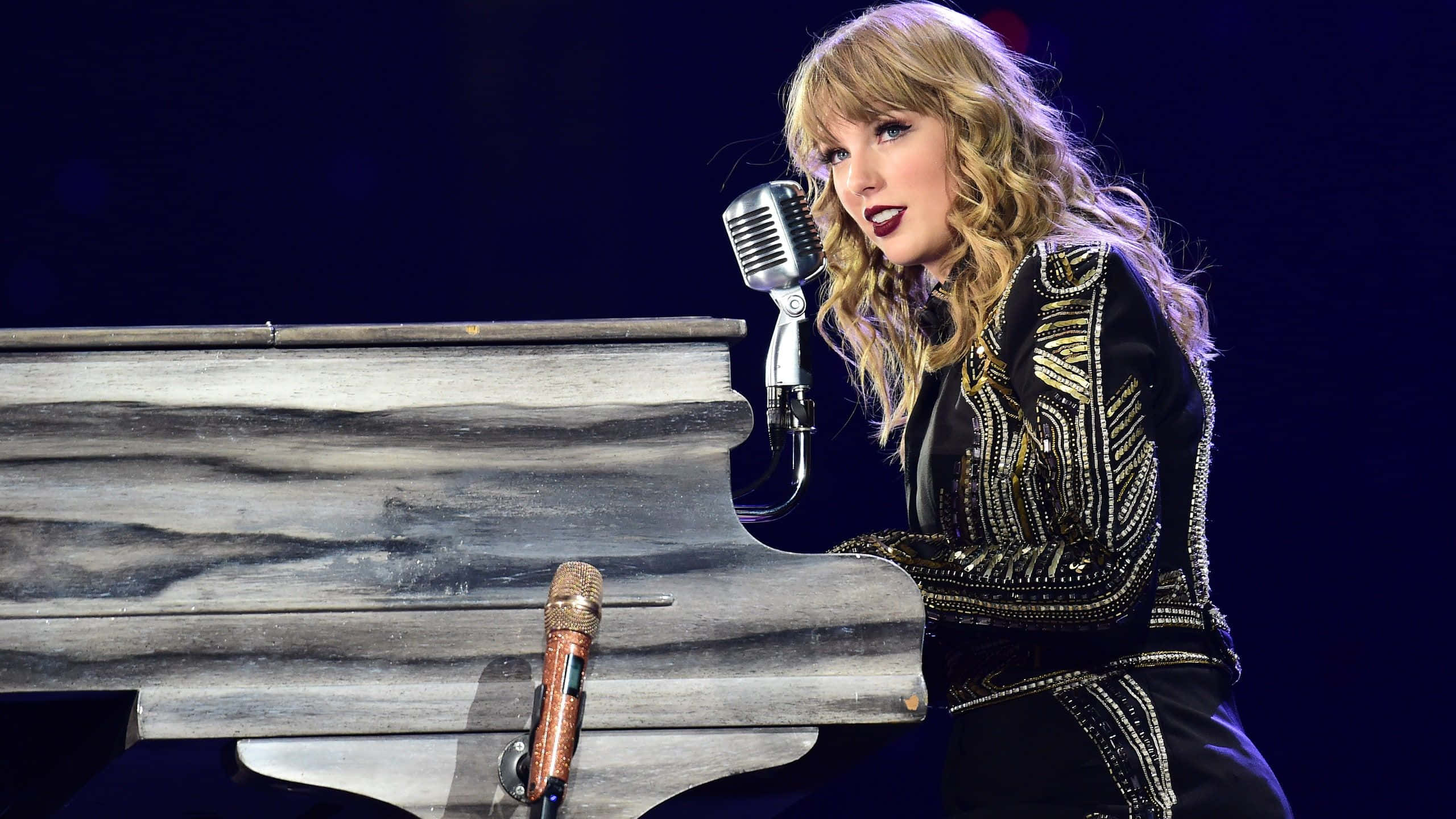 Concertul Taylor Swift Folklore World Tour Fundal