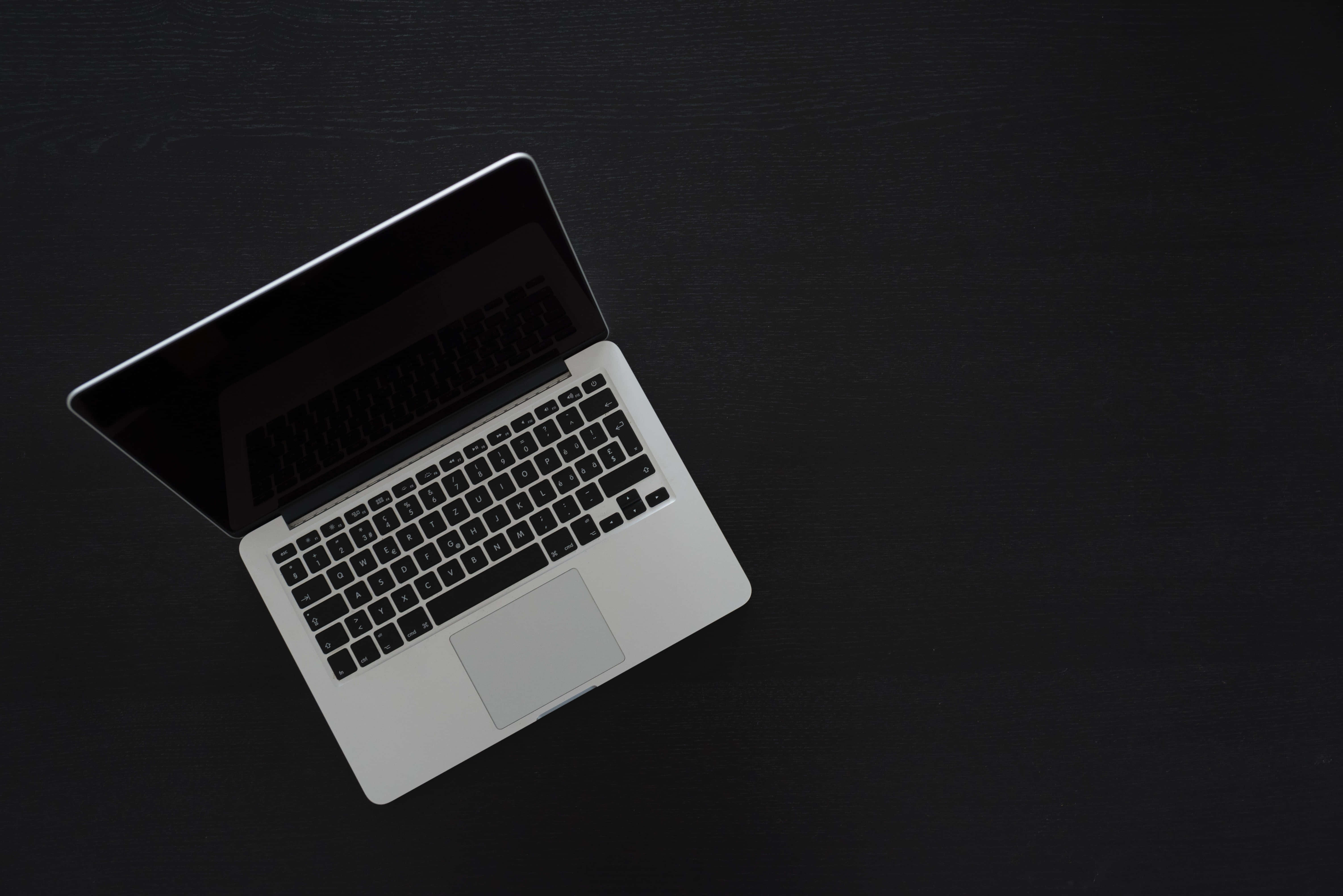 Configurație MacBook cu estetică captivantă Fundal