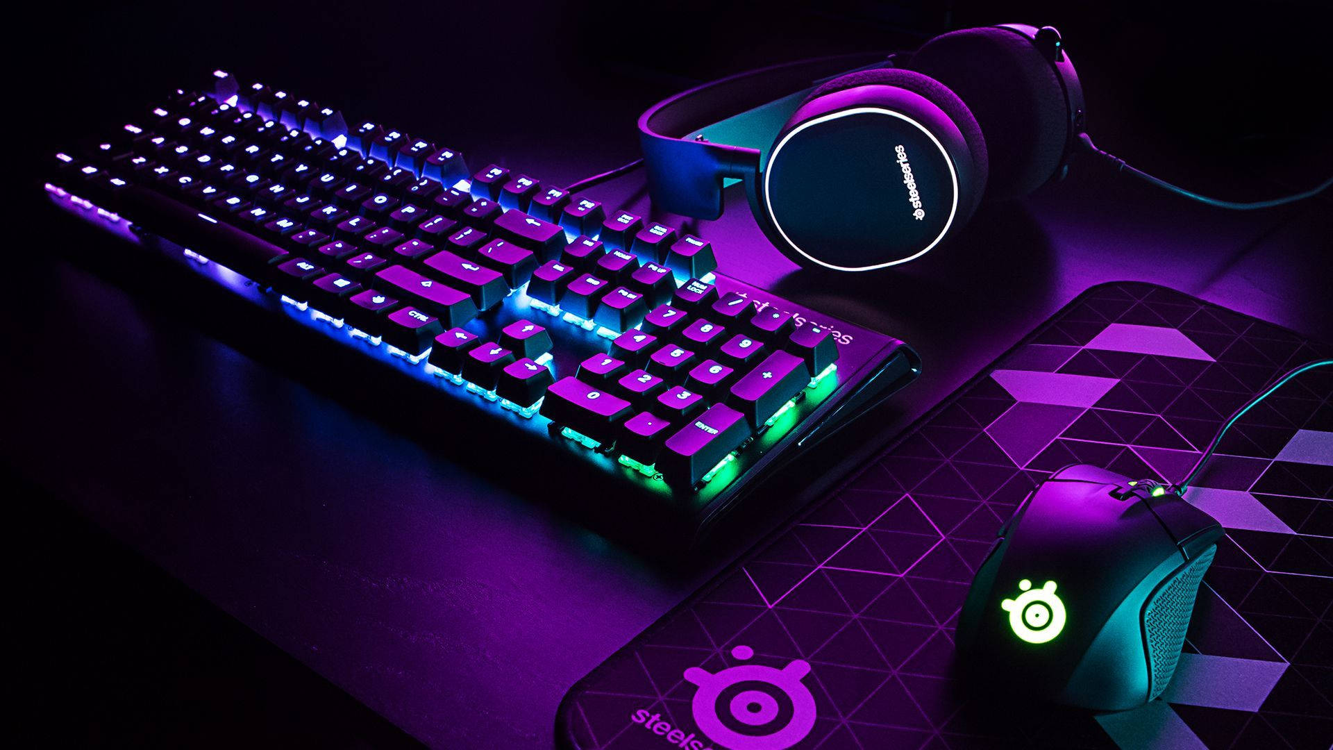 Configurație PC Gaming mov pentru desktop Fundal
