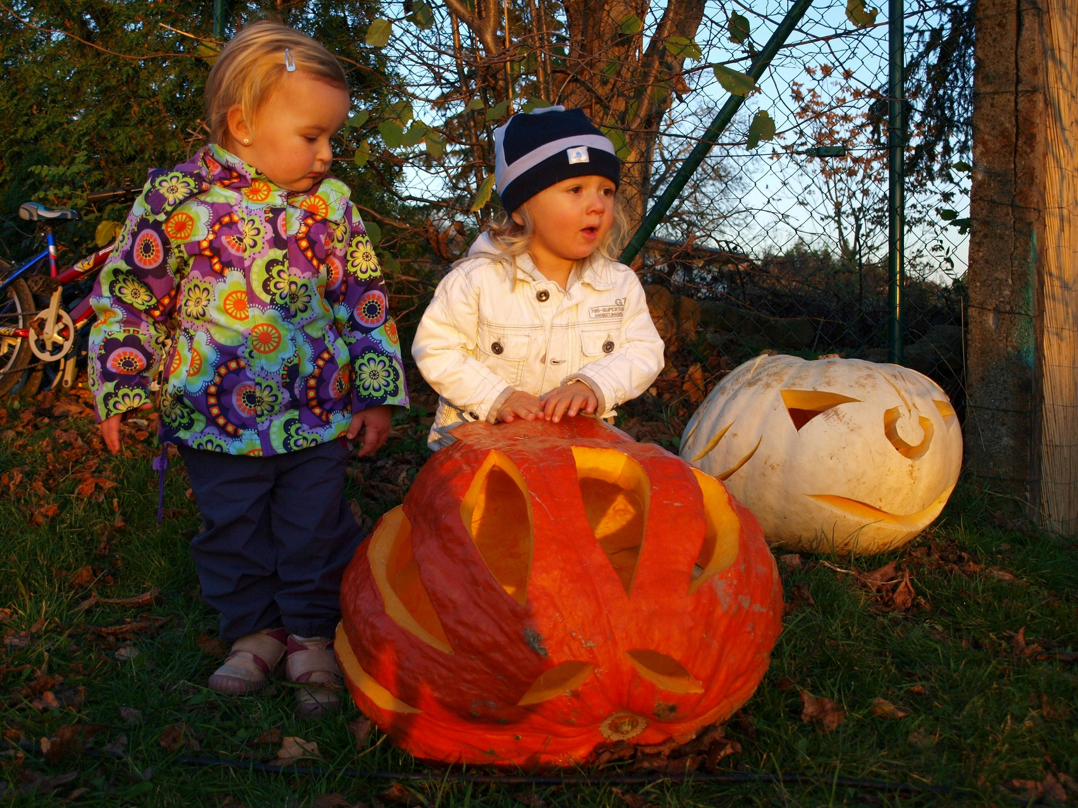 Copii drăguți de Halloween Fundal