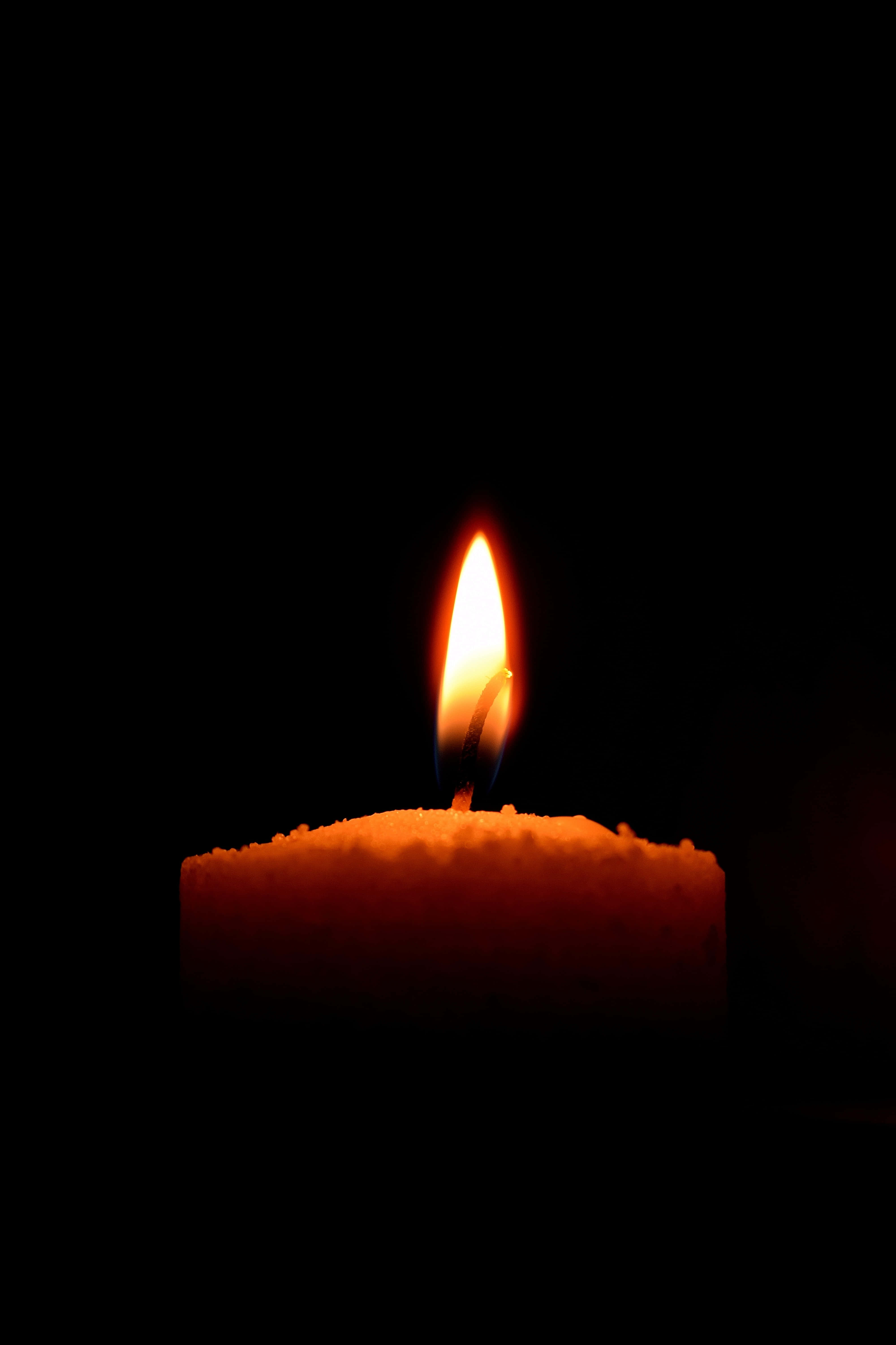 Create a warm and cozy atmosphere with candles Fundal