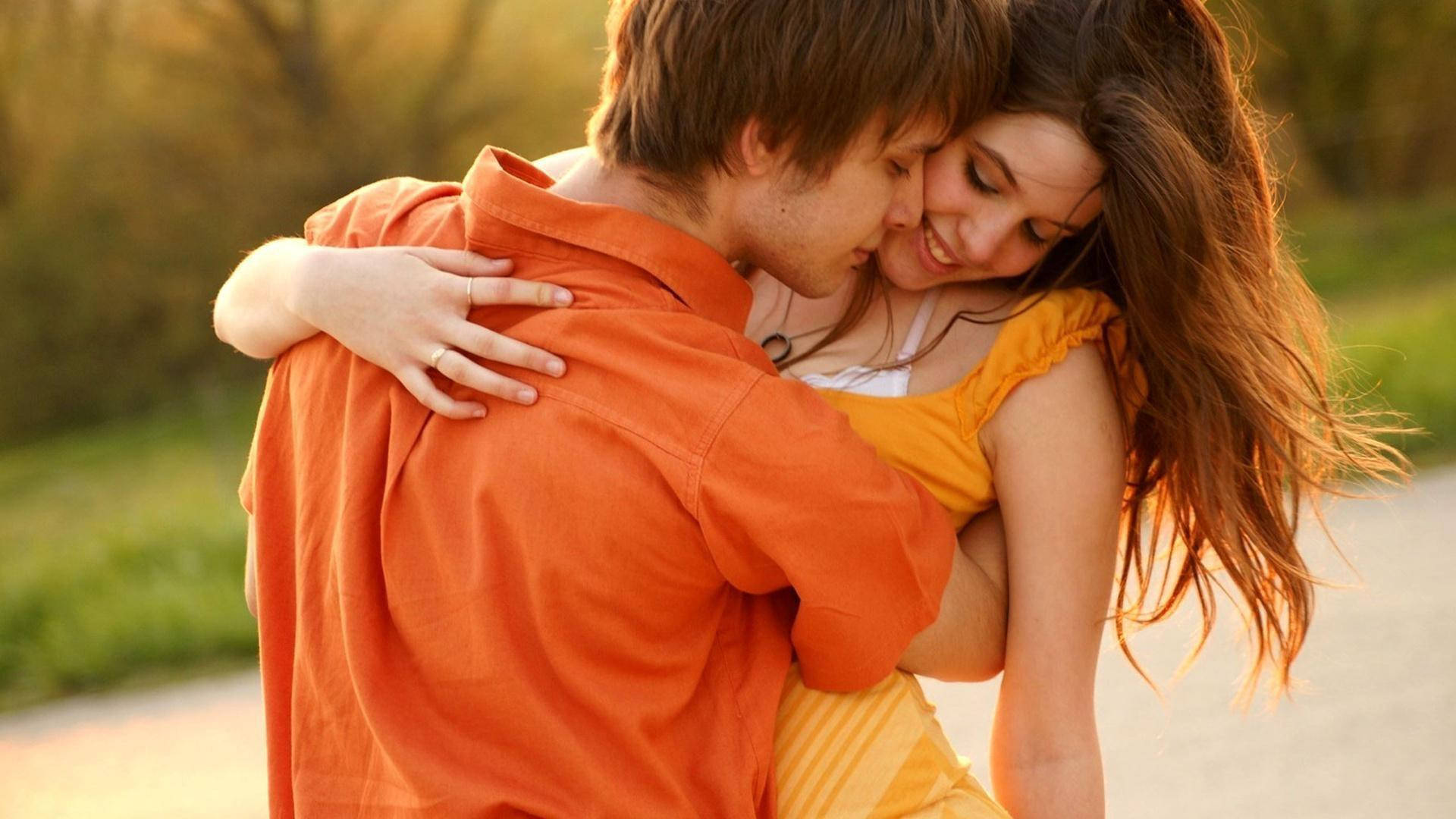 Cuplu în Portocaliu Iubire Romantică Fundal
