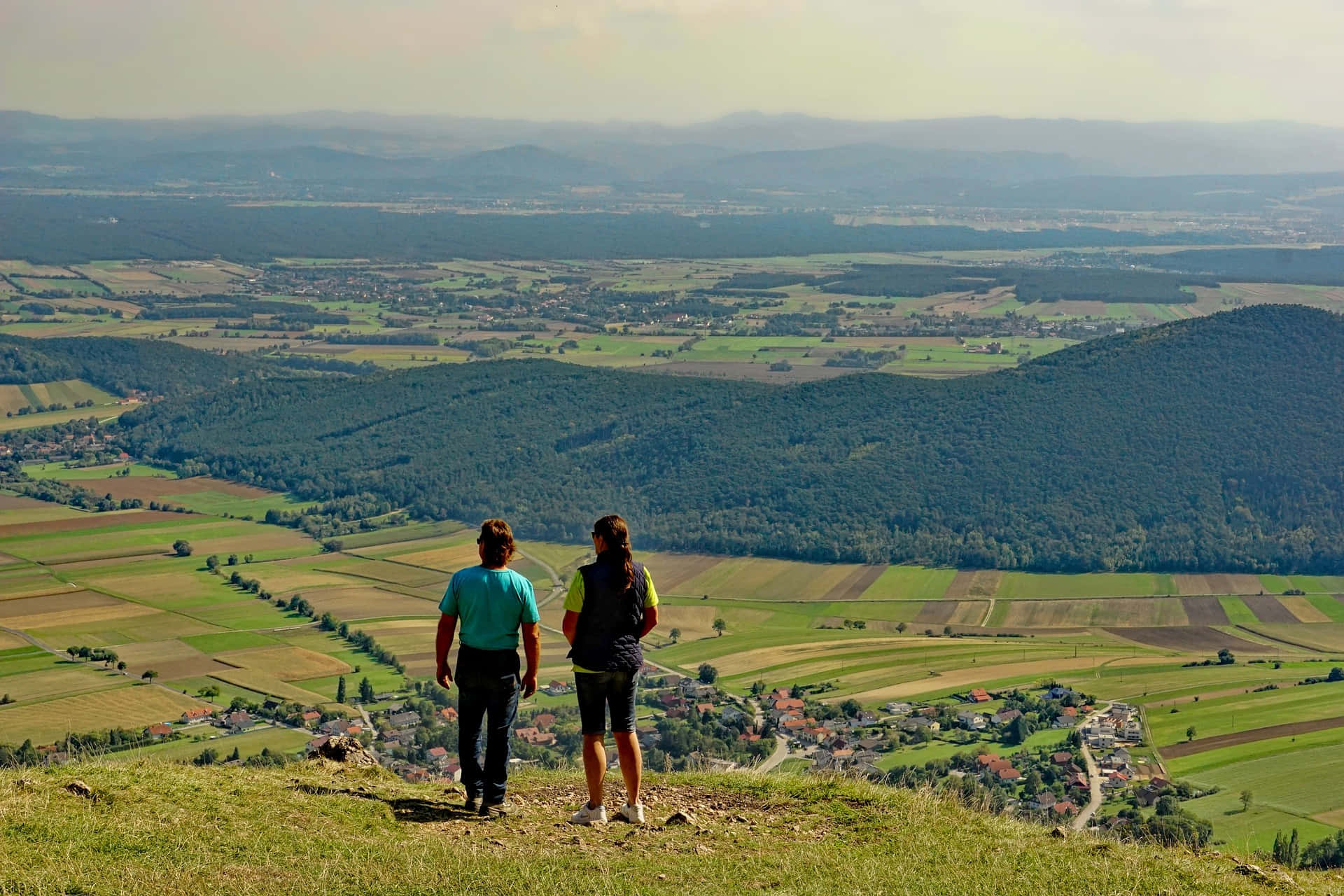 Cuplu pe vârf de munte imagine relație Fundal
