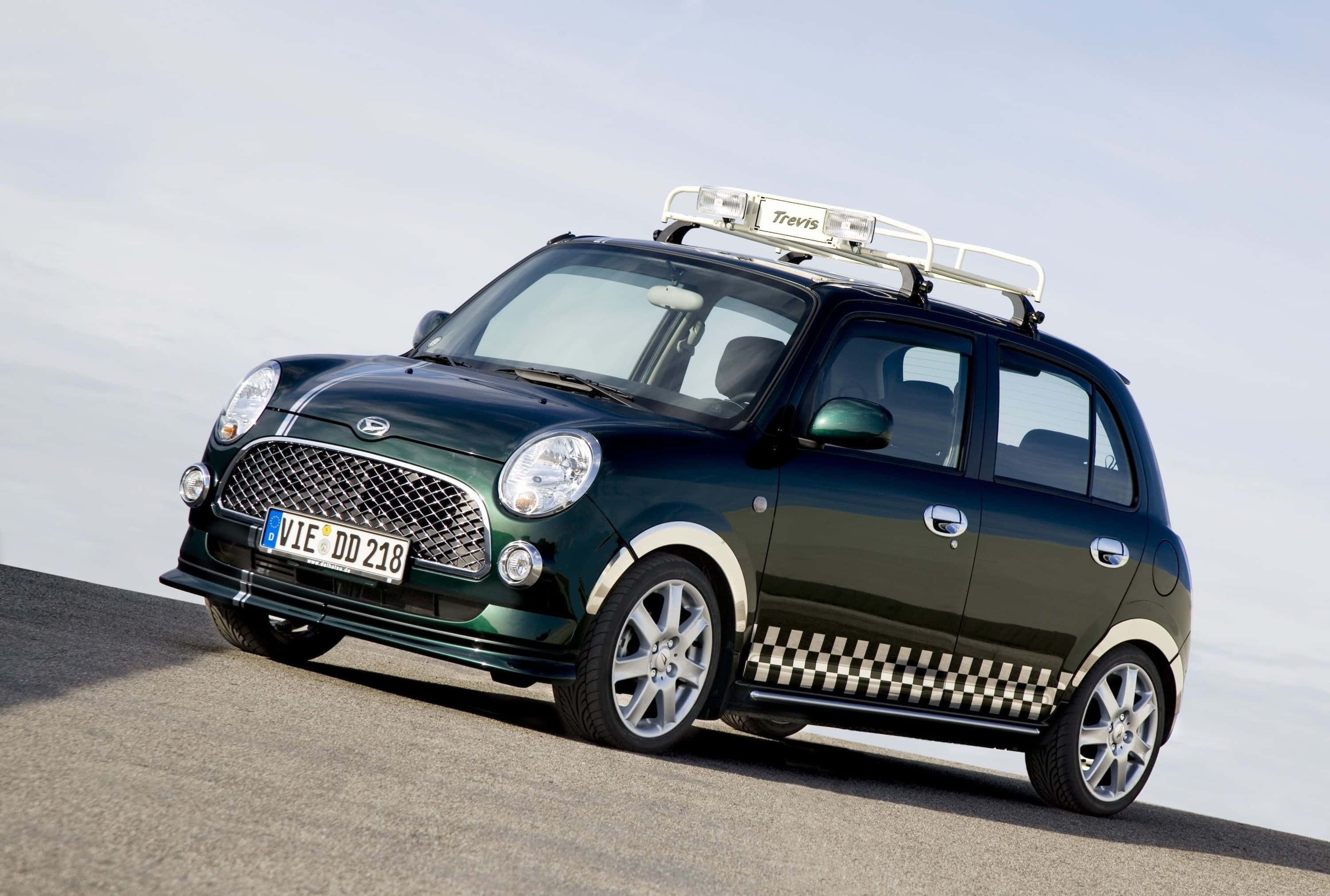 Daihatsu elegant și sportiv în mediu urban Fundal