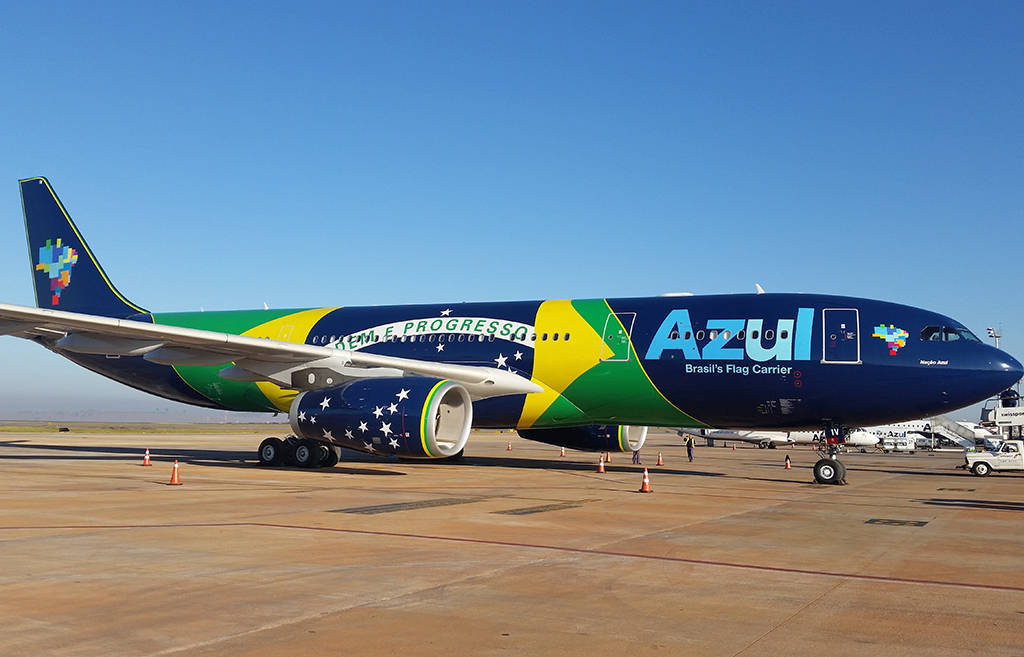 Decolajul nocturn impunător al companiei Azul Airlines Fundal
