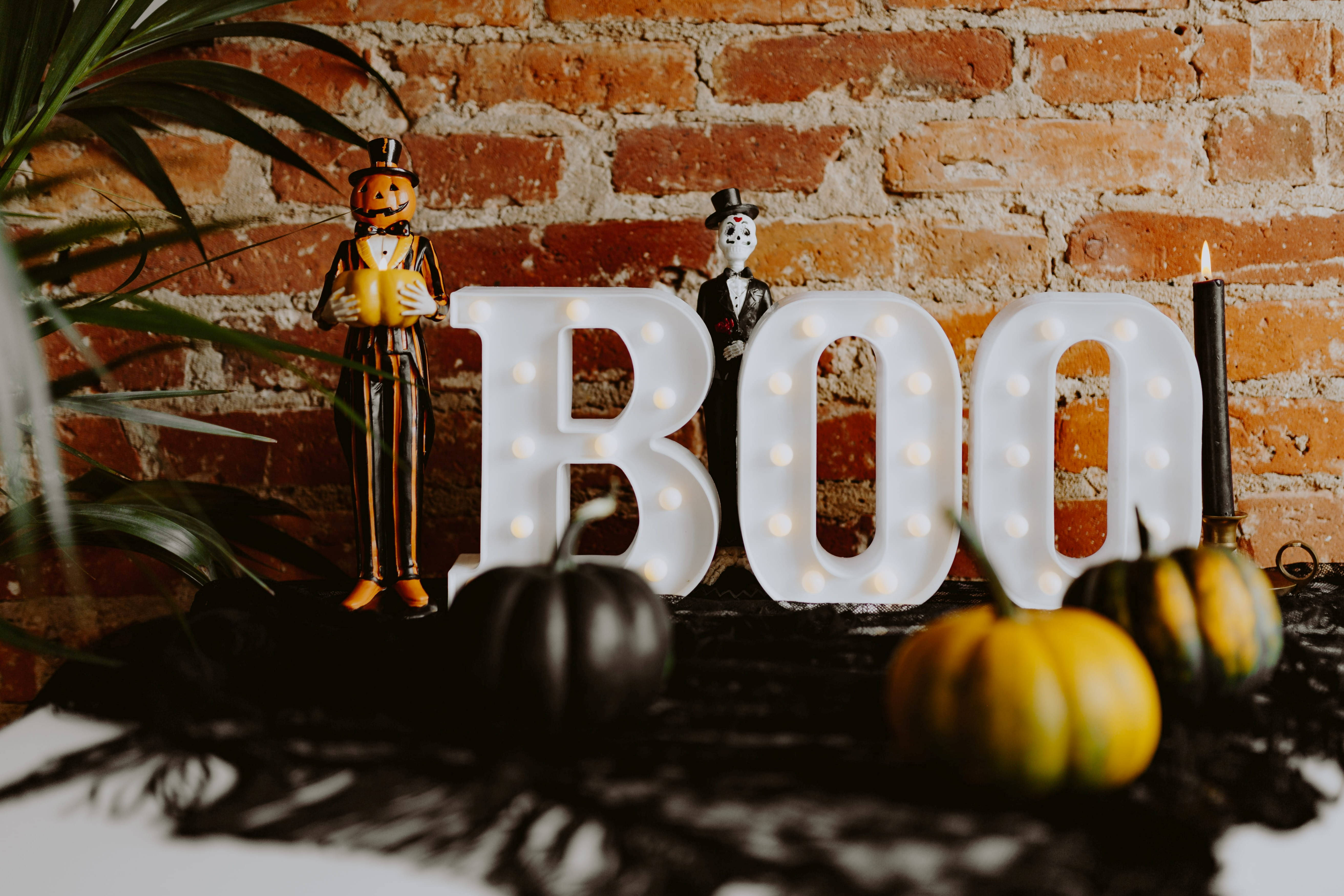 Decorațiuni drăguțe de Halloween și litere Fundal