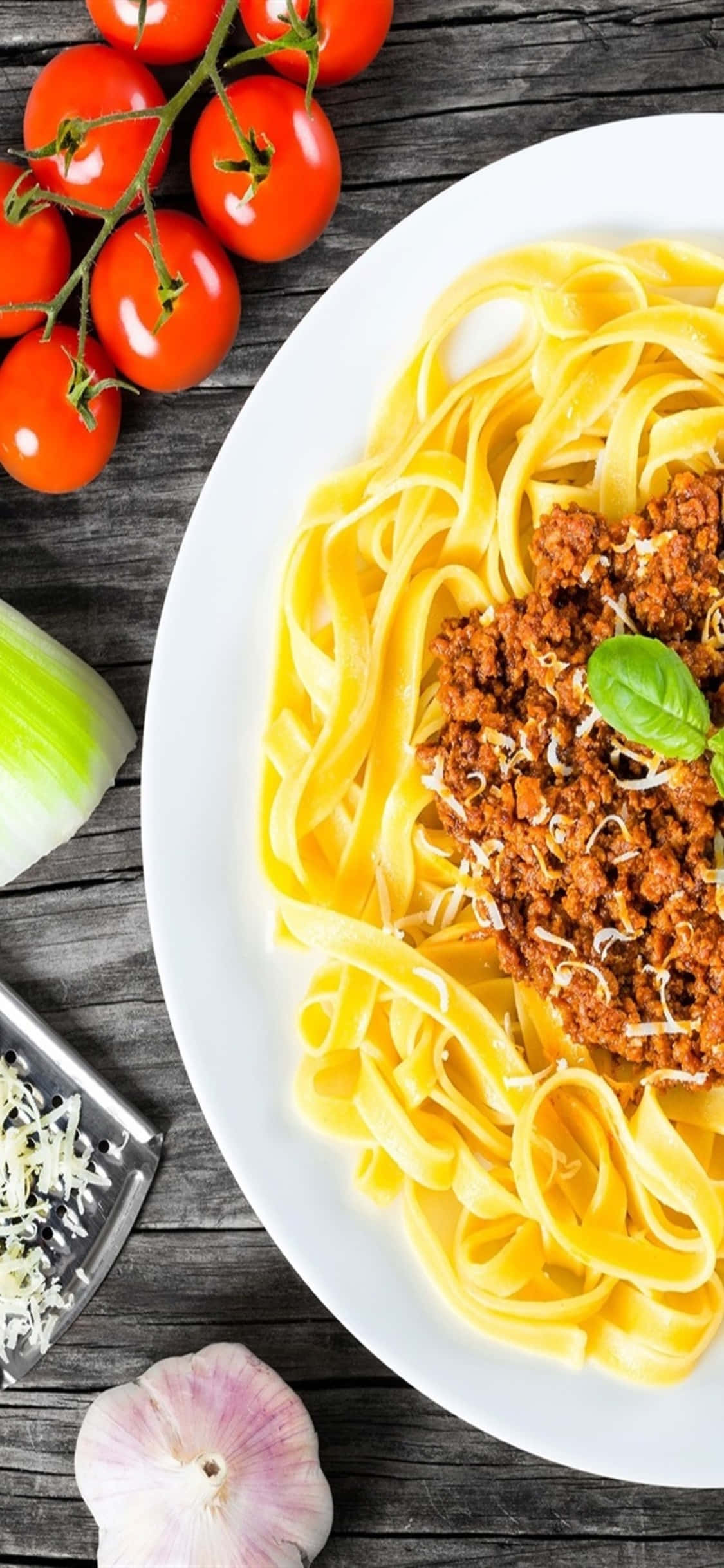 Delicii Epicuriene - iPhone X arată culorile vibrante și textura delicioasă a pastelor. Fundal