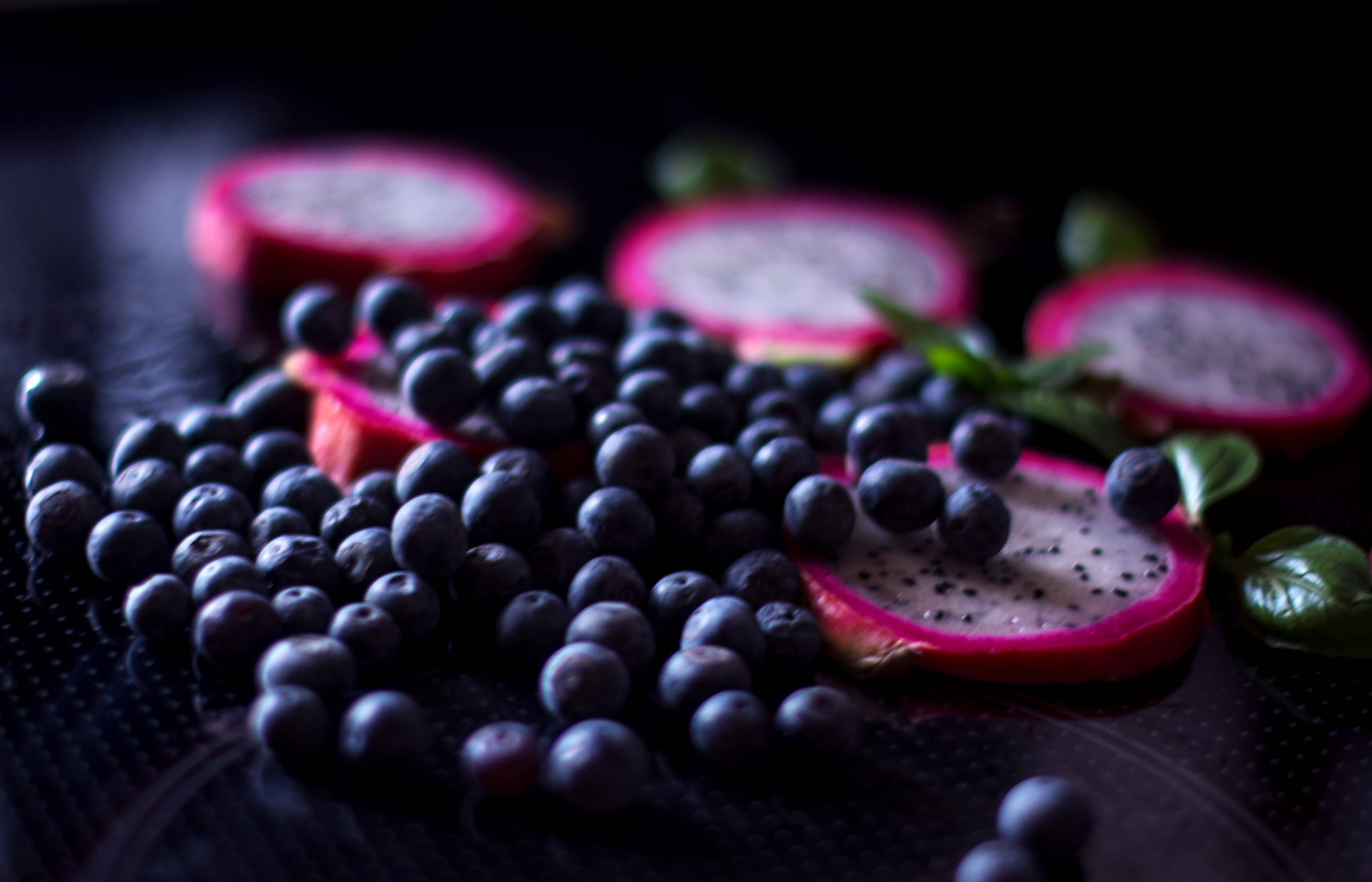 Delicioase afinete cu felii de fructul dragonului Fundal