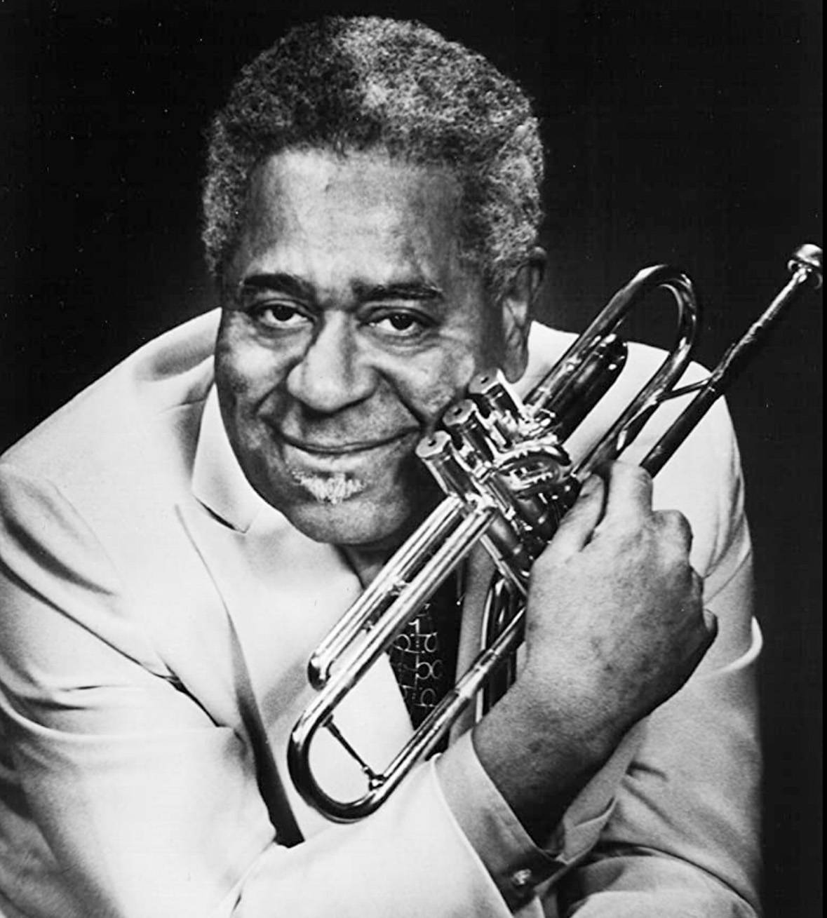 Dizzy Gillespie Portret Alb-Negru Fundal