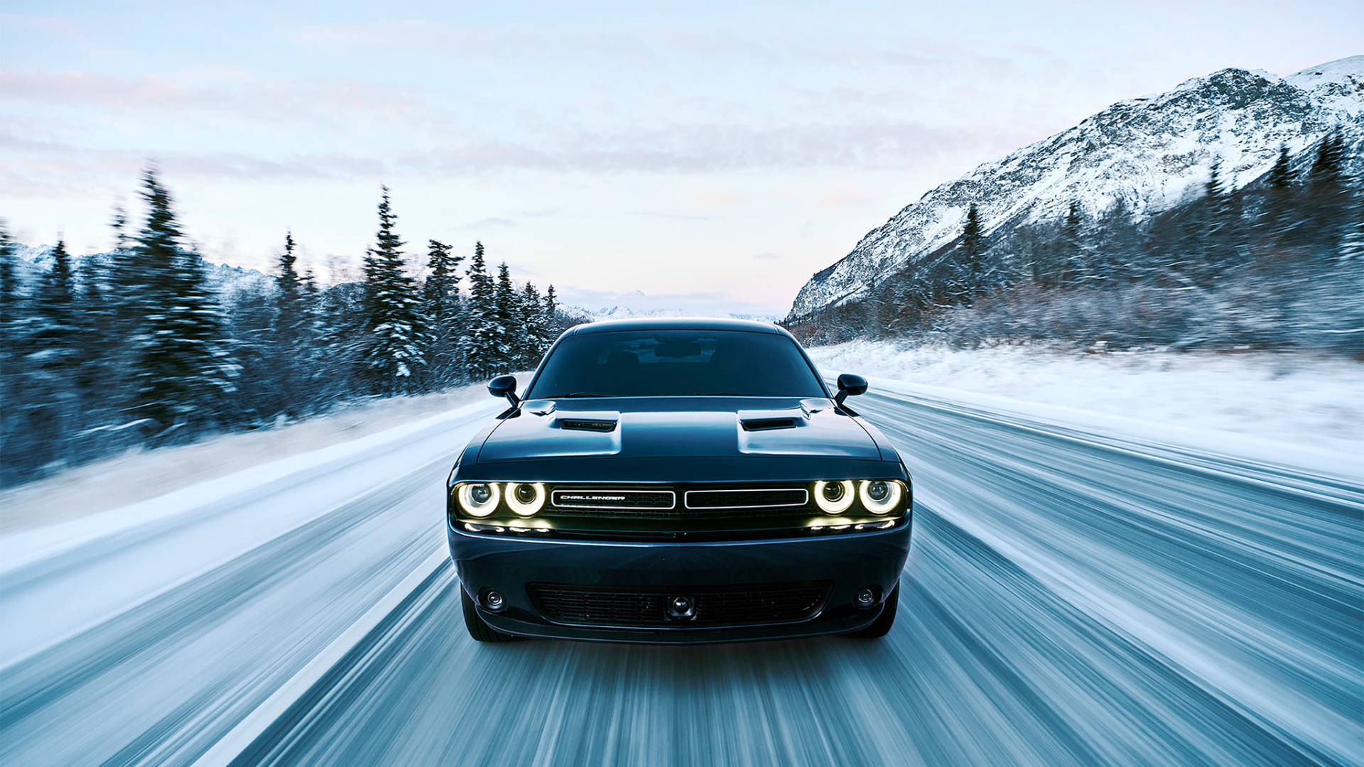Dodge Challenger Albastru 2017 în Timpul Iernii Fundal