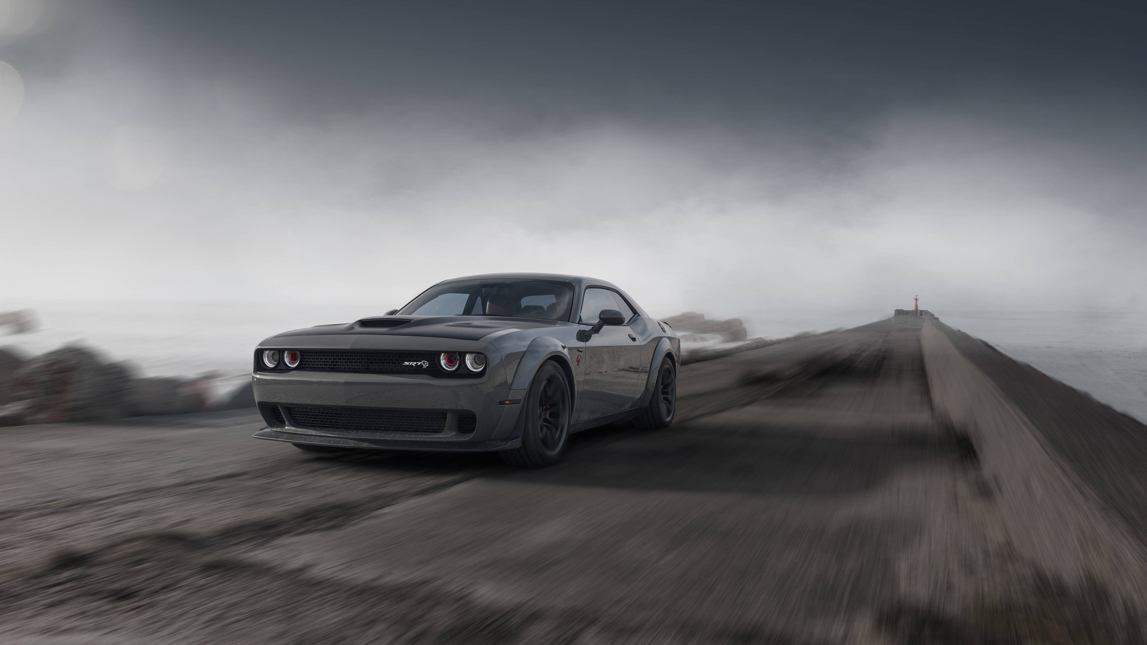 Dodge Challenger Demon gri 4K pe un drum cu fum Fundal