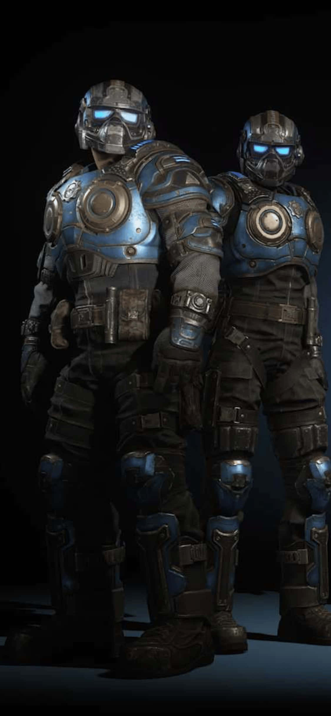 doi bărbați în costume albastre Gears of War stând unul lângă celălalt Fundal