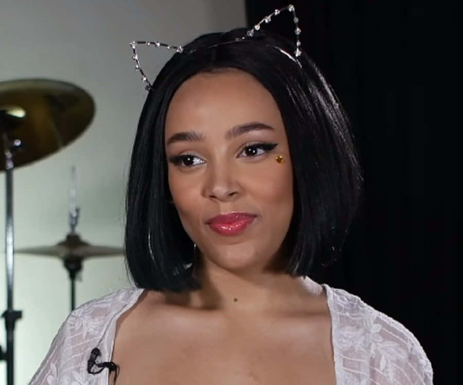 Doja Cat Pregătită să Zboare Fundal