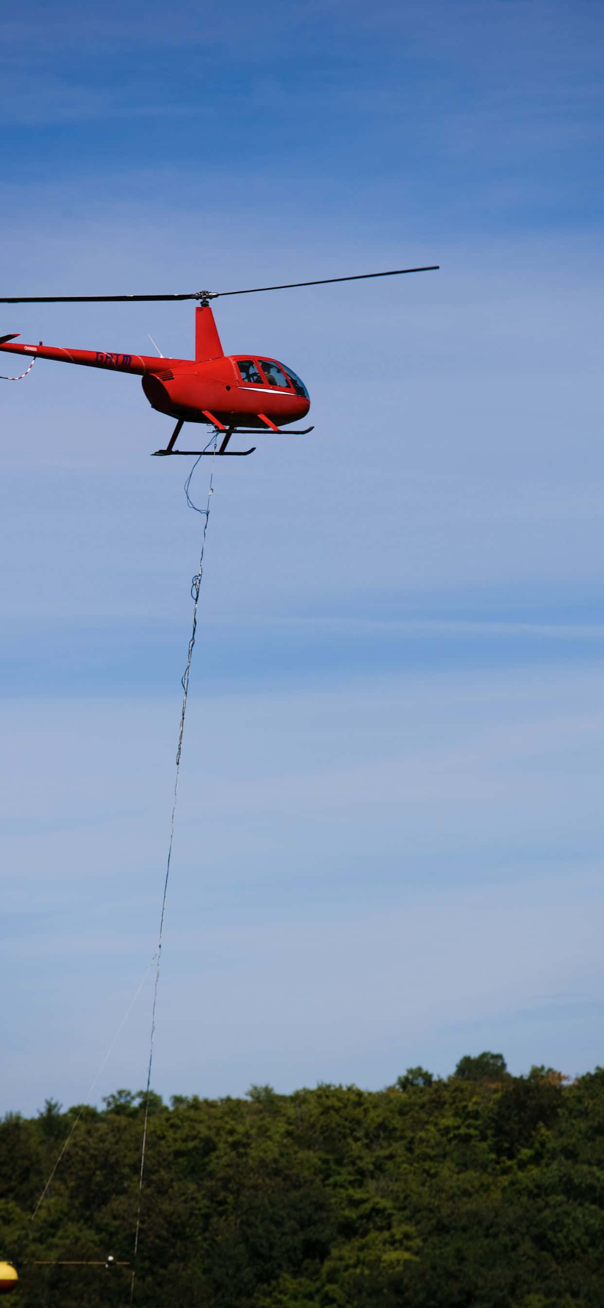 Du-ți iPhone Xs Max la noi înăltimi cu o vedere aeriană impresionantă a unui elicopter Fundal