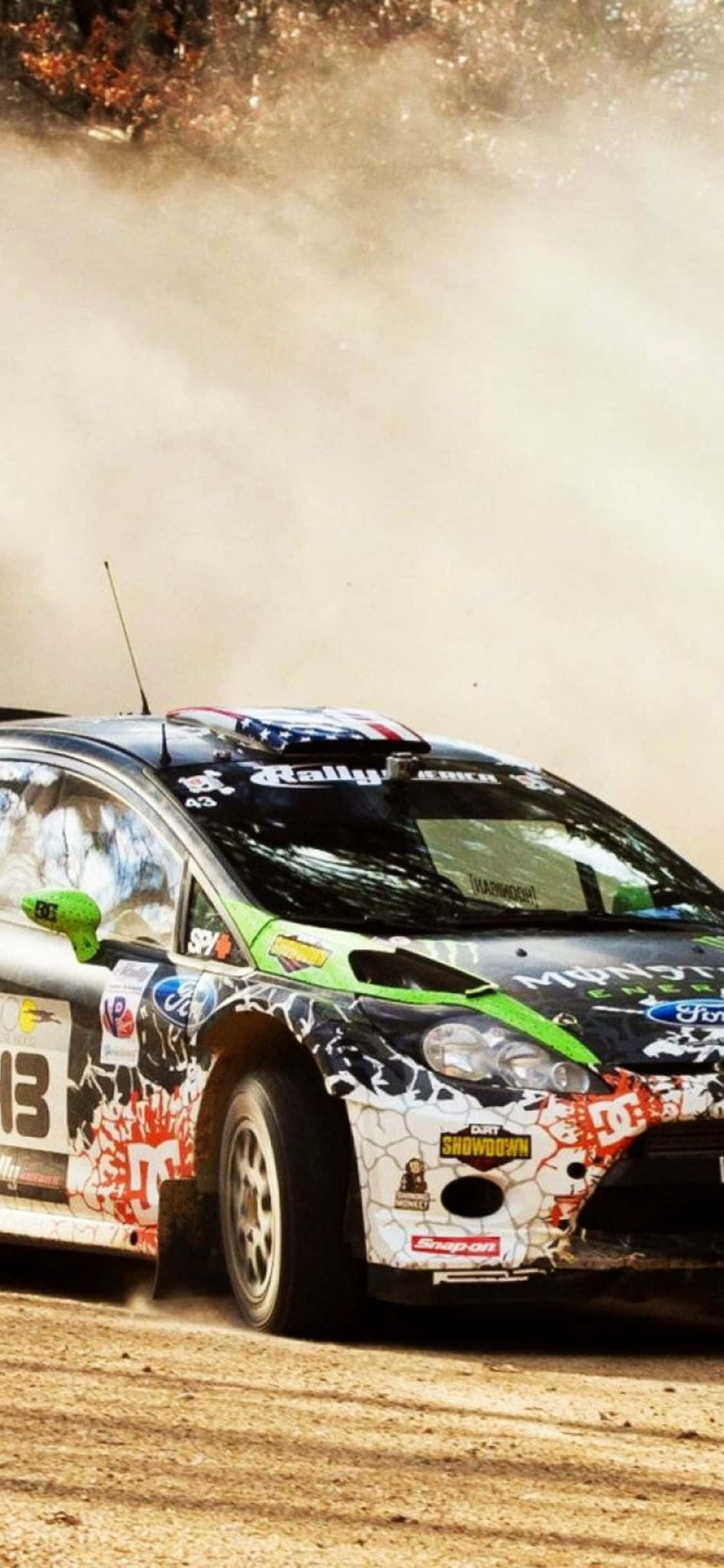 Du-ți visurile automobilistice la noi niveluri cu iPhone Xs și Dirt Rally Fundal
