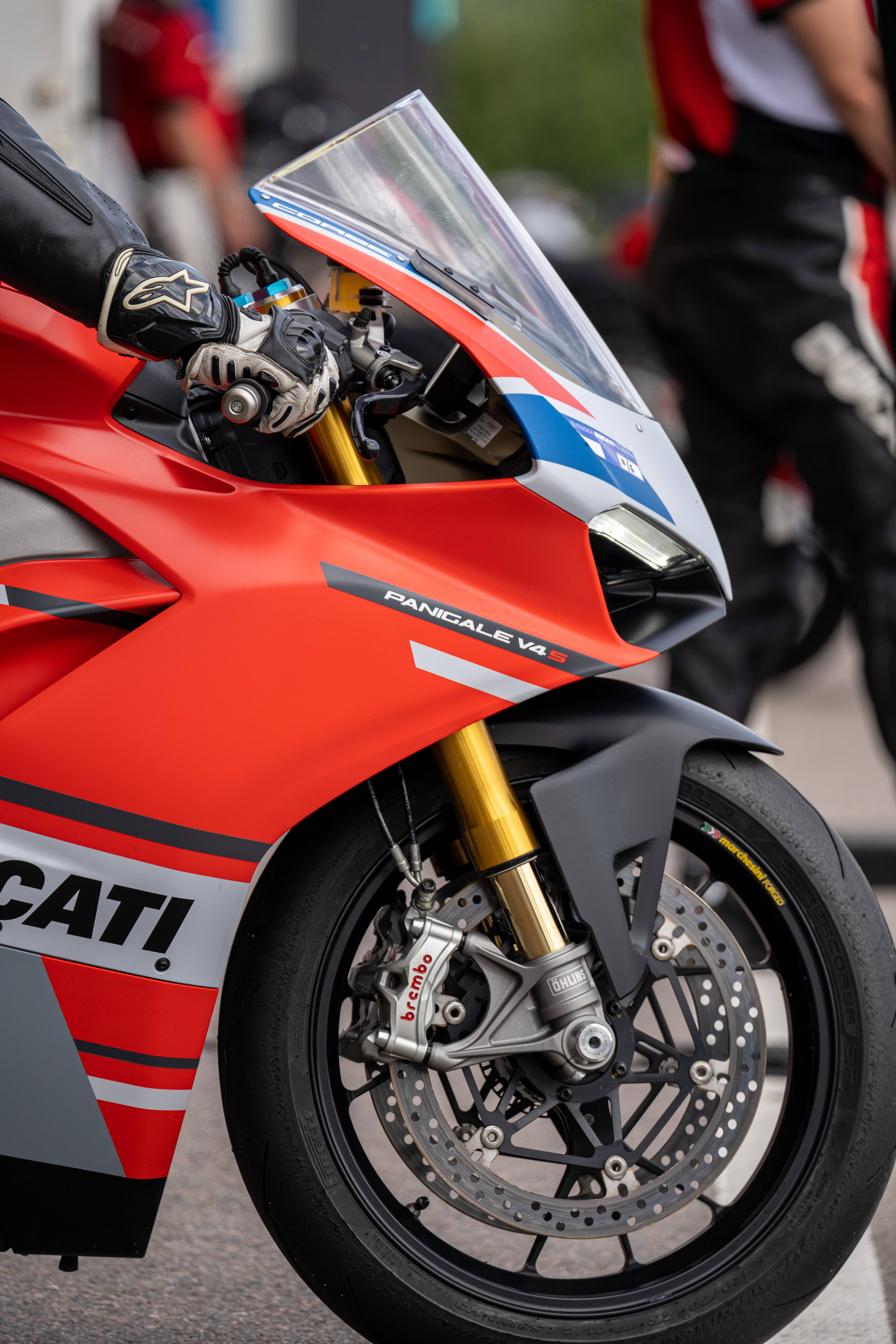 Ducati Panigale V4S Roșie Fundal