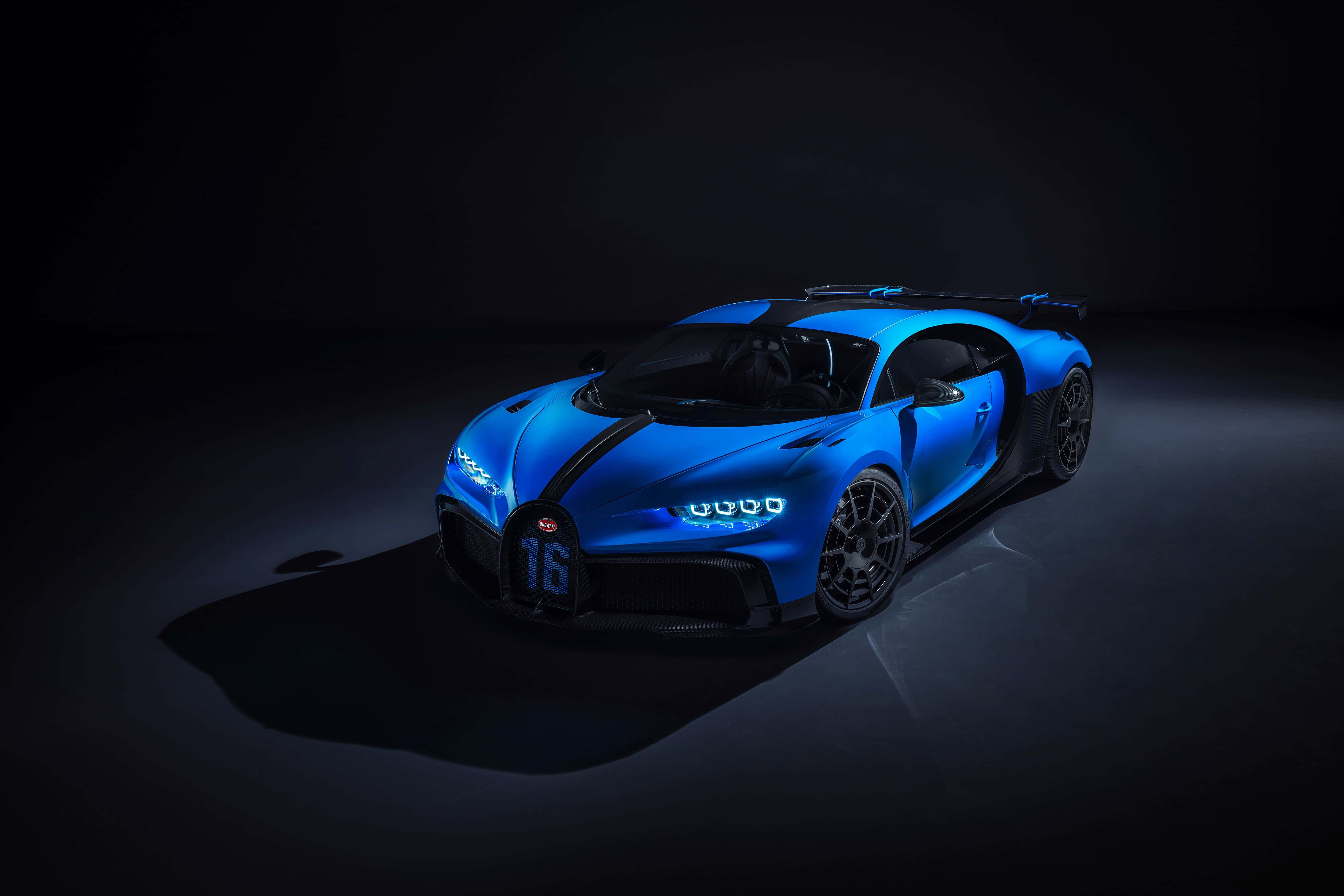 Eleganța luxoasă a unui Bugatti Fundal