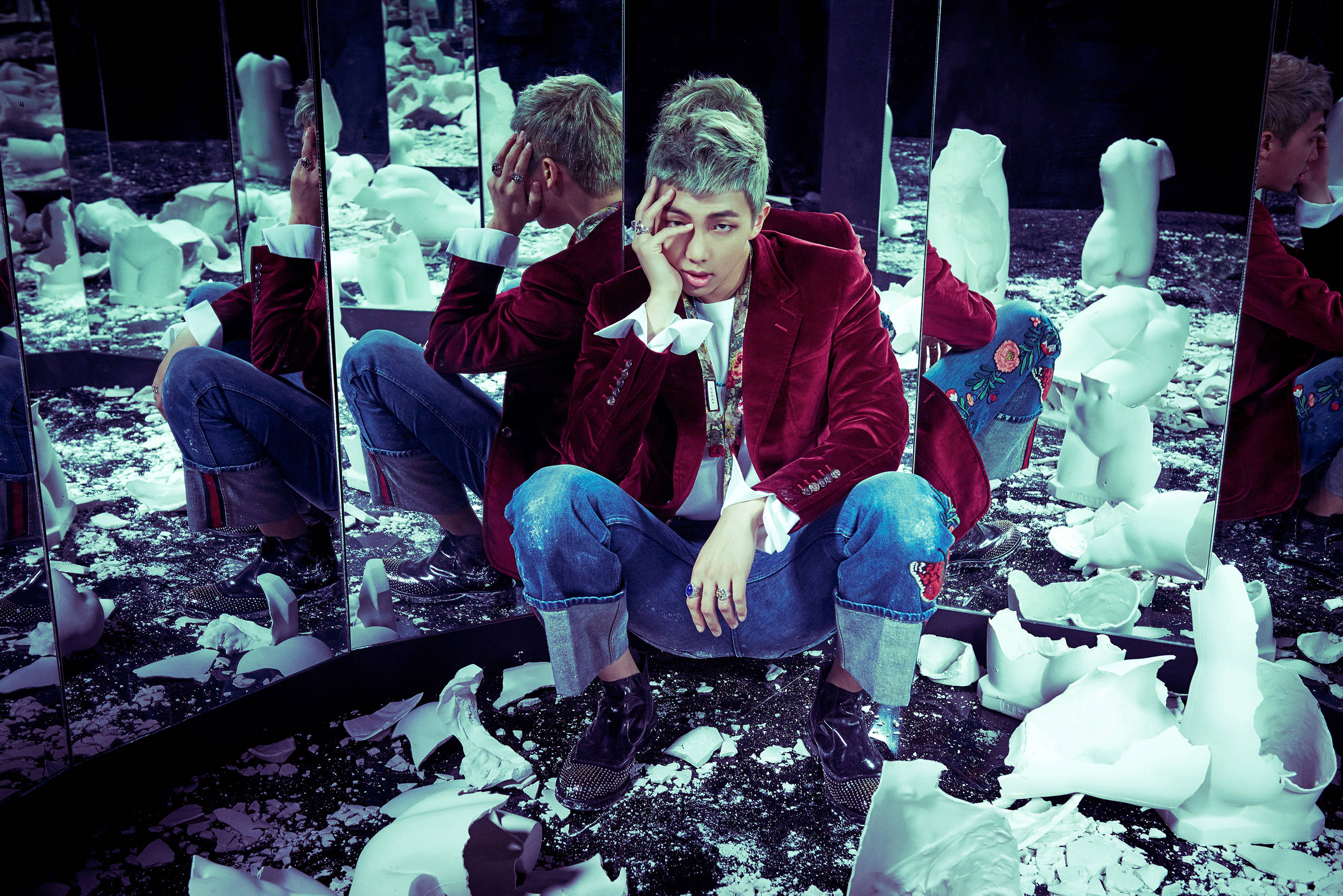 Estetic BTS RM Camera cu Oglinzi Fundal