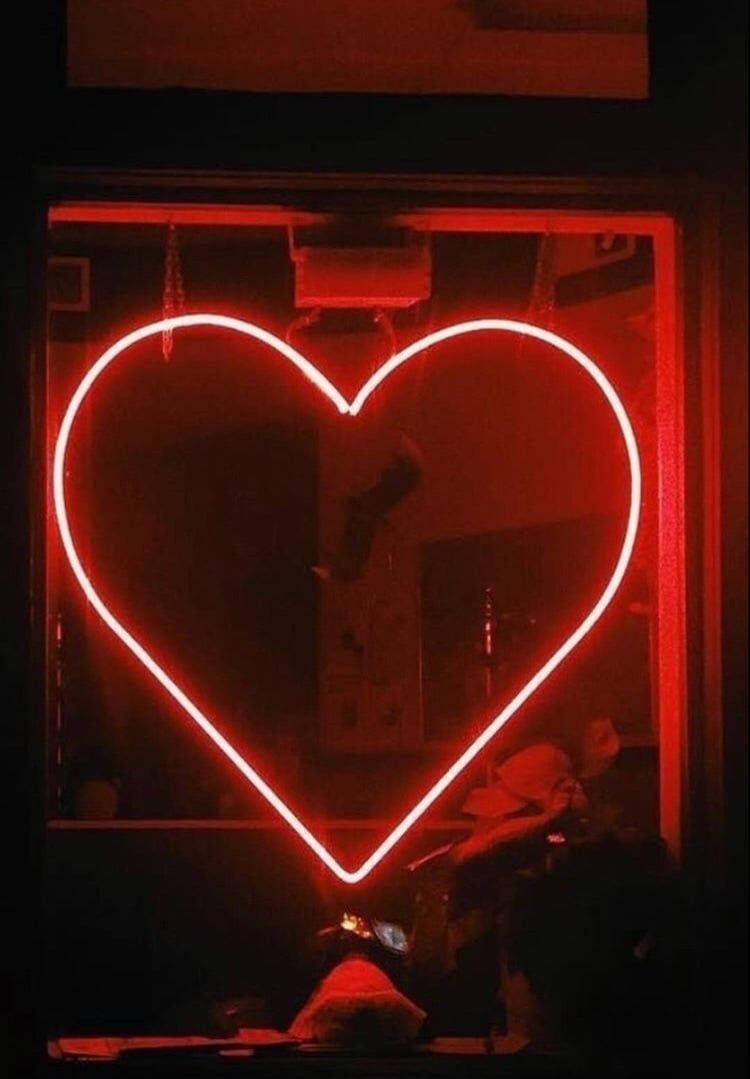 Estetică captivantă cu inimă neon Fundal
