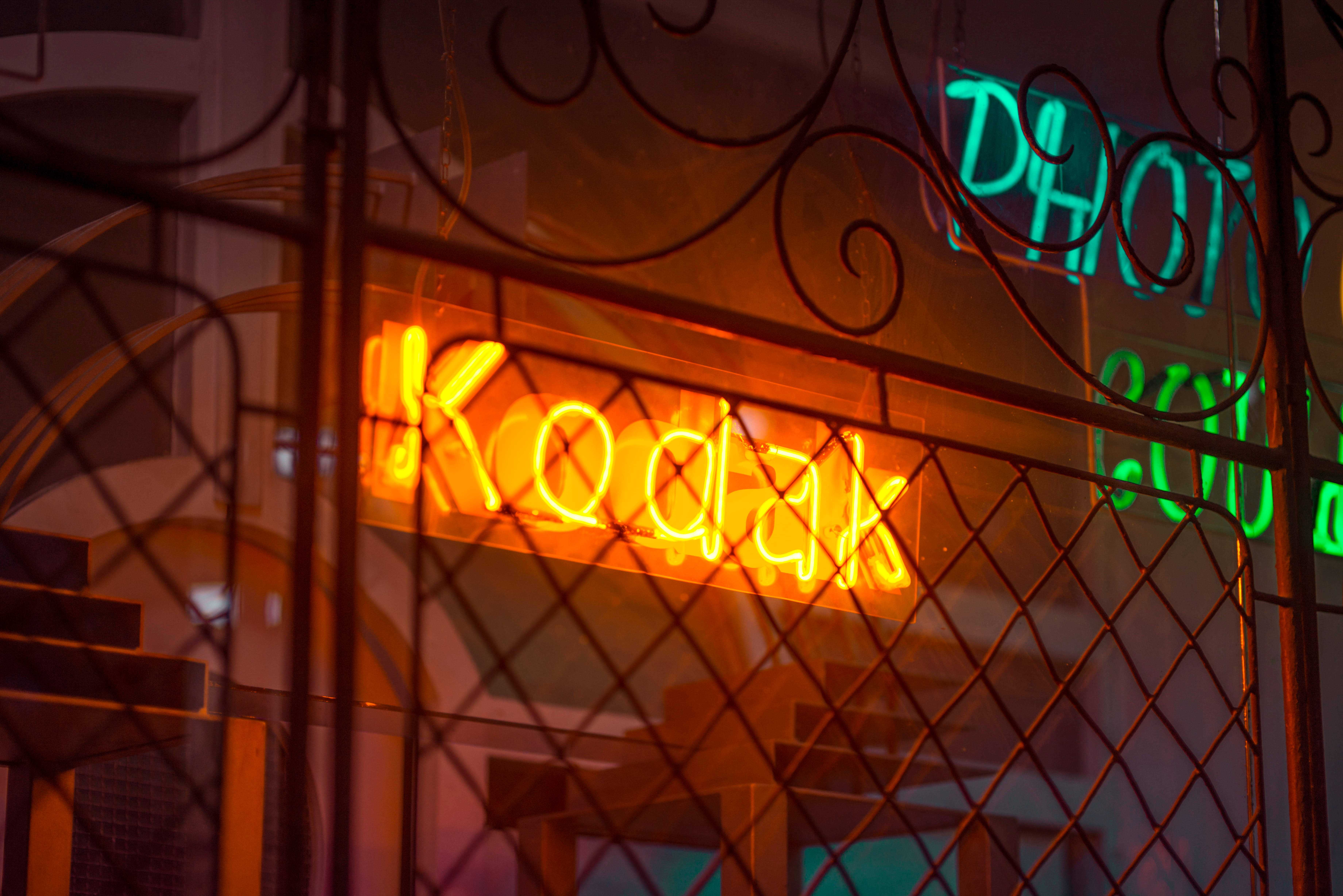 Estetică Neon Portocalie Kodak Fundal