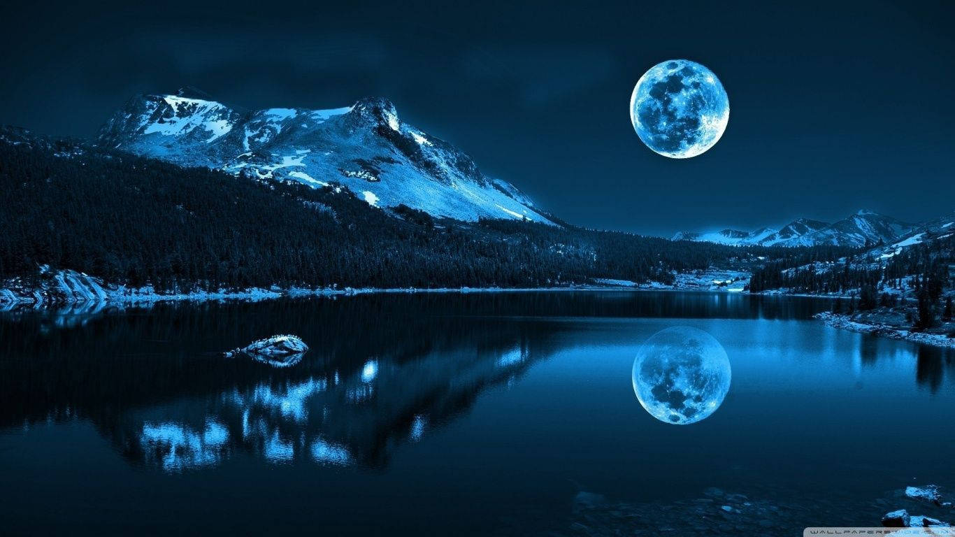 Estetică Senină a Unui Lac Albastru cu Lună Plină Fundal