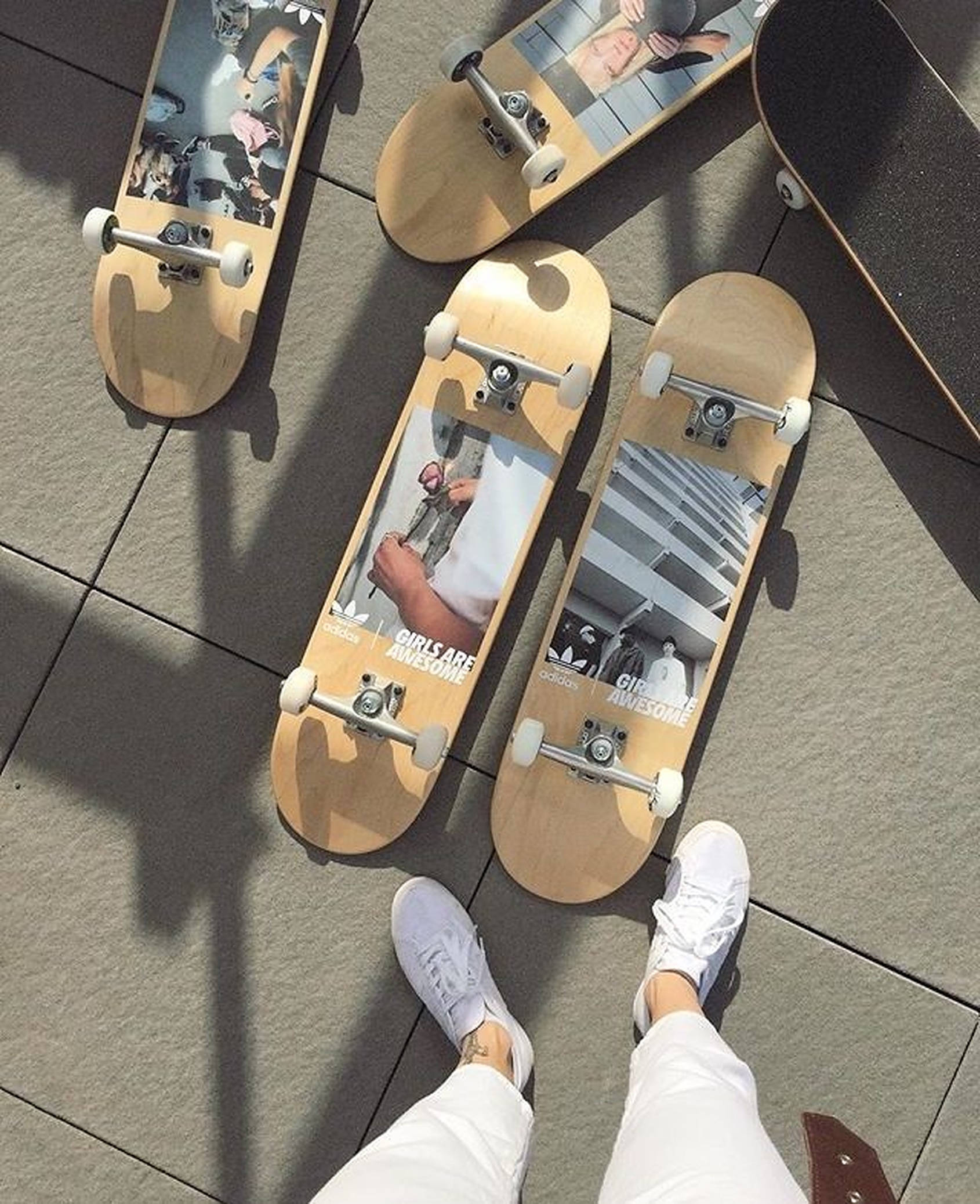 Estetică skater boy cu skateboarduri Fundal