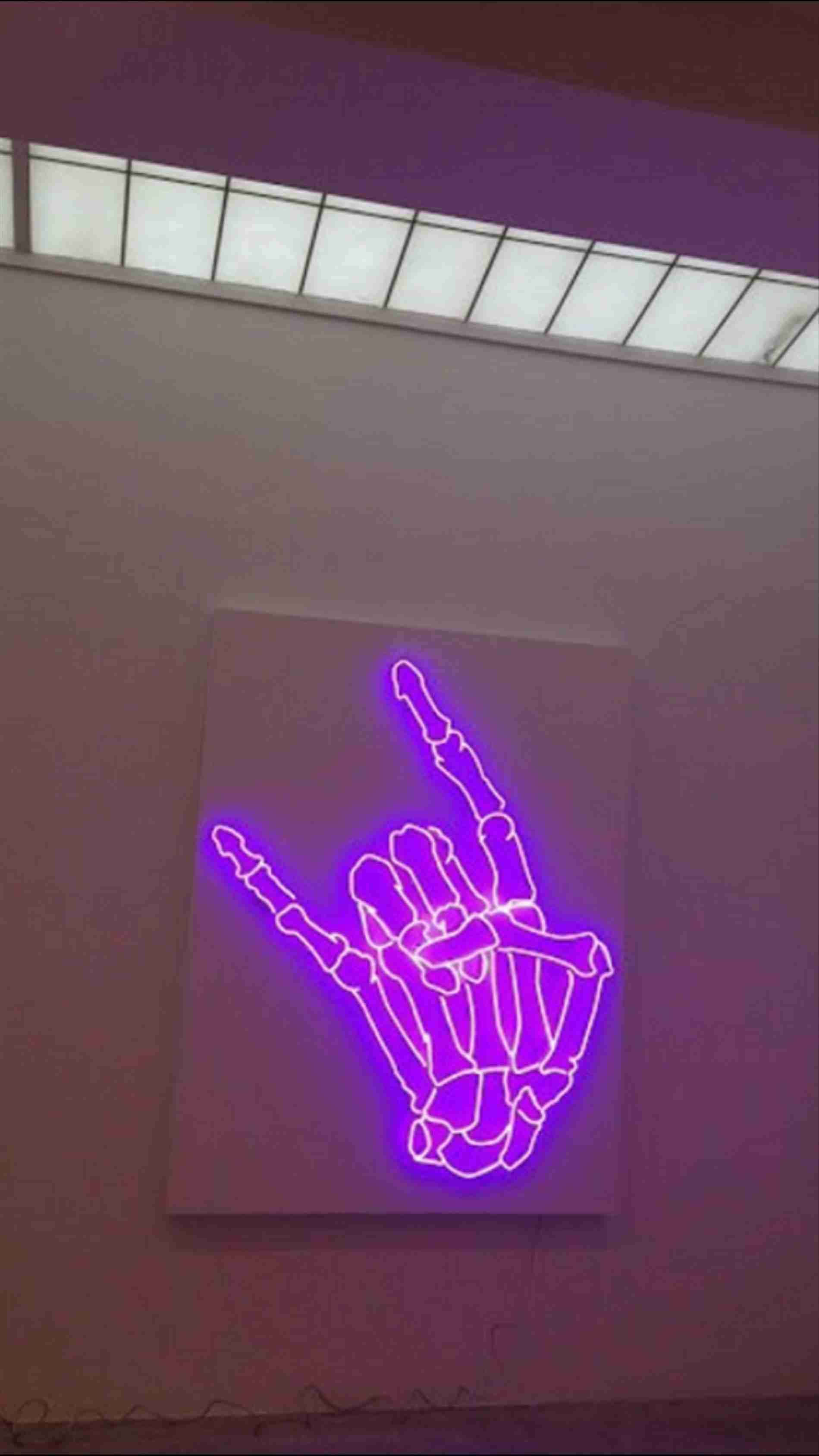 "Evadare într-o lume magică cu neon" Fundal