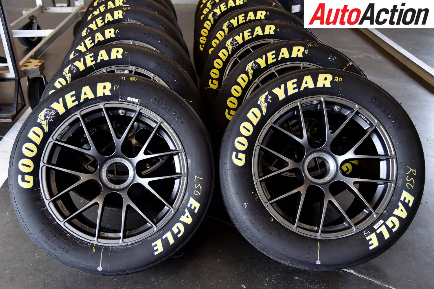 Experimentați cursele de top cu anvelopele Goodyear Fundal