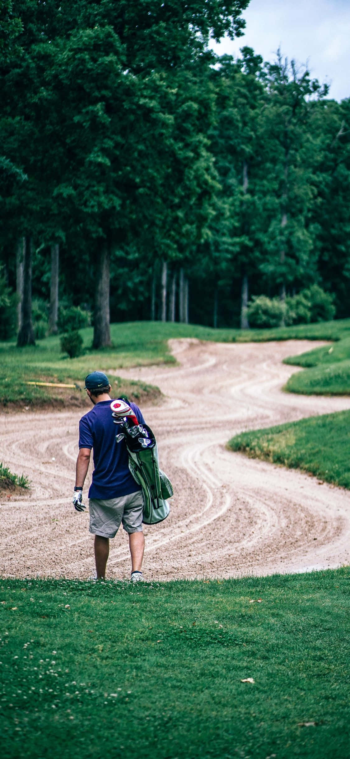 Experimentează luxul suprem al golfului cu iPhone X pe un teren de golf luxuriant. Fundal