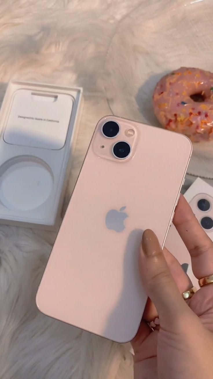 Experimentați tehnologia de ultimă oră cu iconicul iPhone 12 Fundal