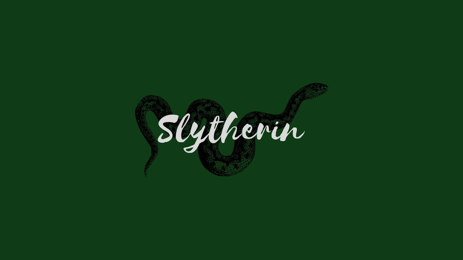 Experimentează estetica iconică a Casei Slytherin cu acest fundal de ecran tematic, luxos și detaliat. Fundal