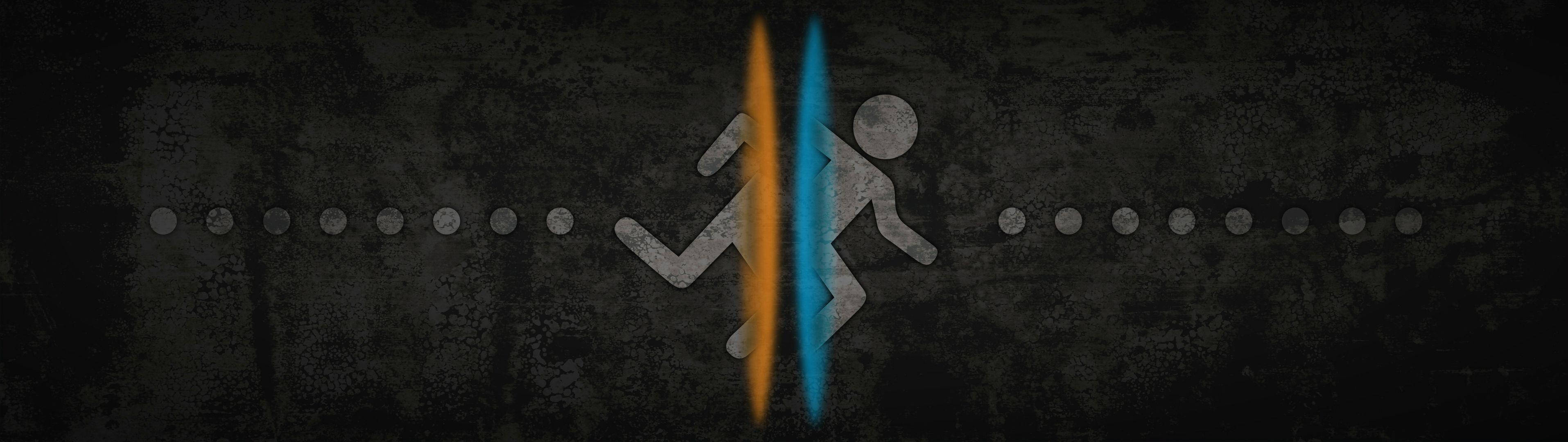Bărbat alergând prin inele portal, fundal dual monitor