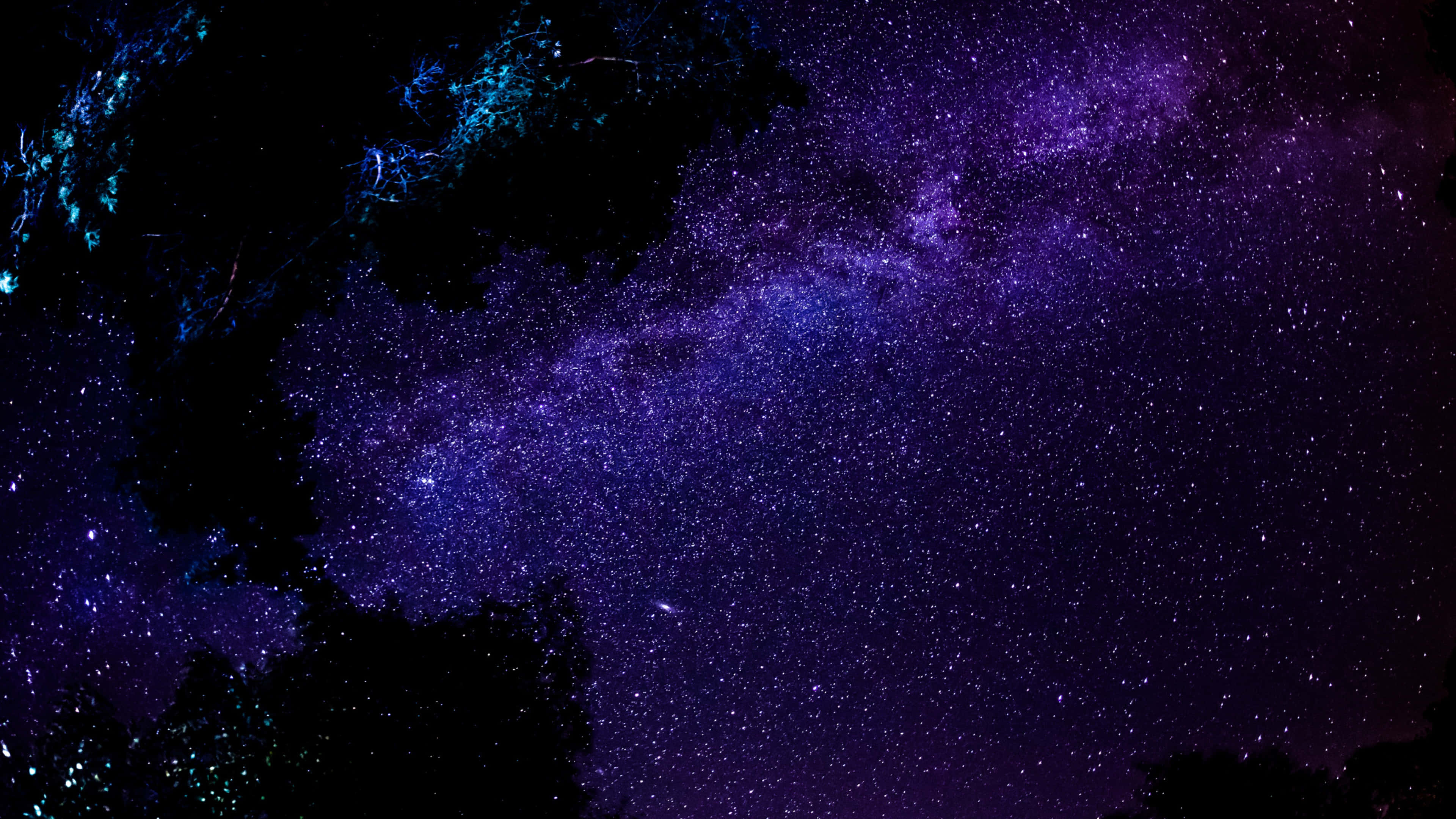 Explorează galaxiile fără să pleci vreodată de acasă! Fundal