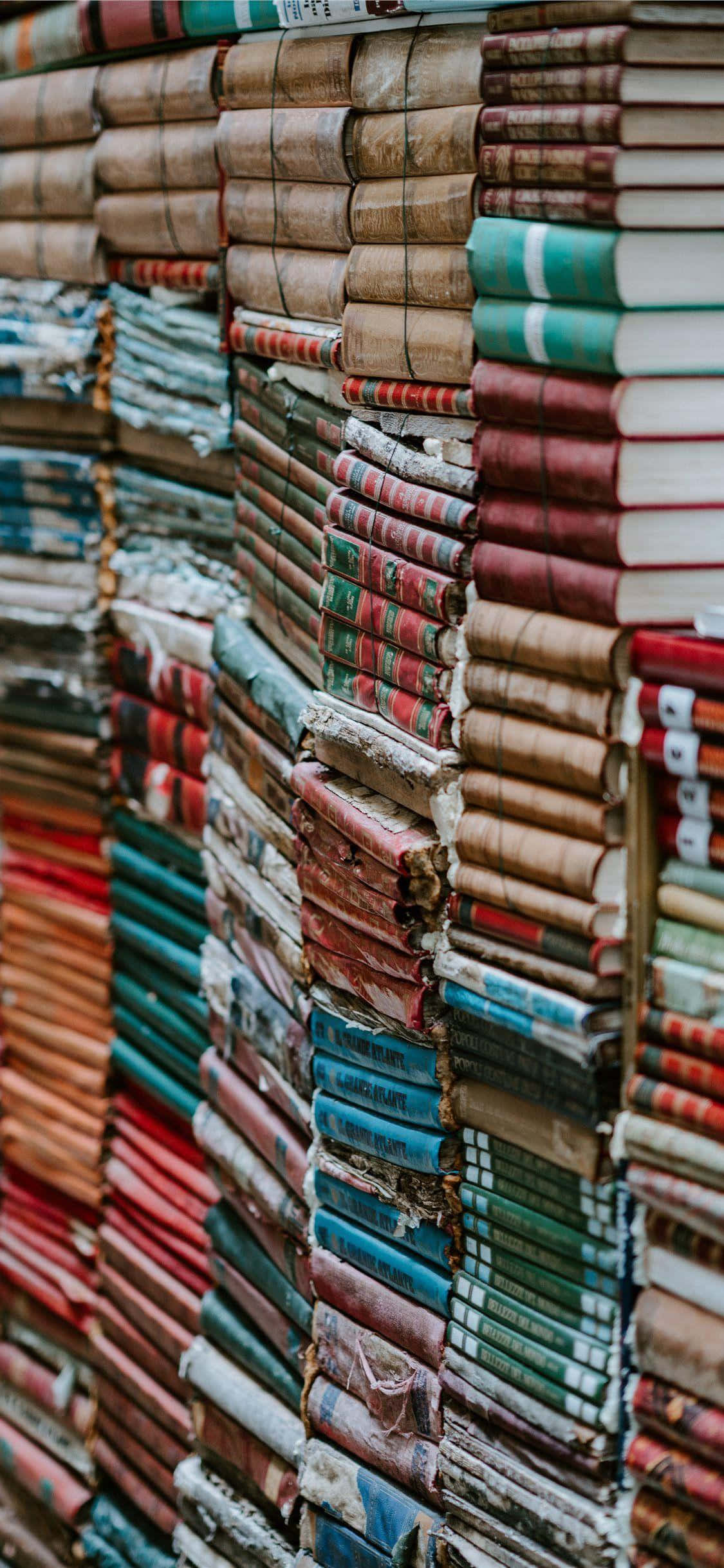 Explorează idei noi cu un Books iPhone Fundal