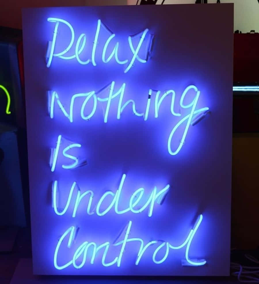 Explorează lumea albastrului neon cu acest wallpaper estetic. Fundal