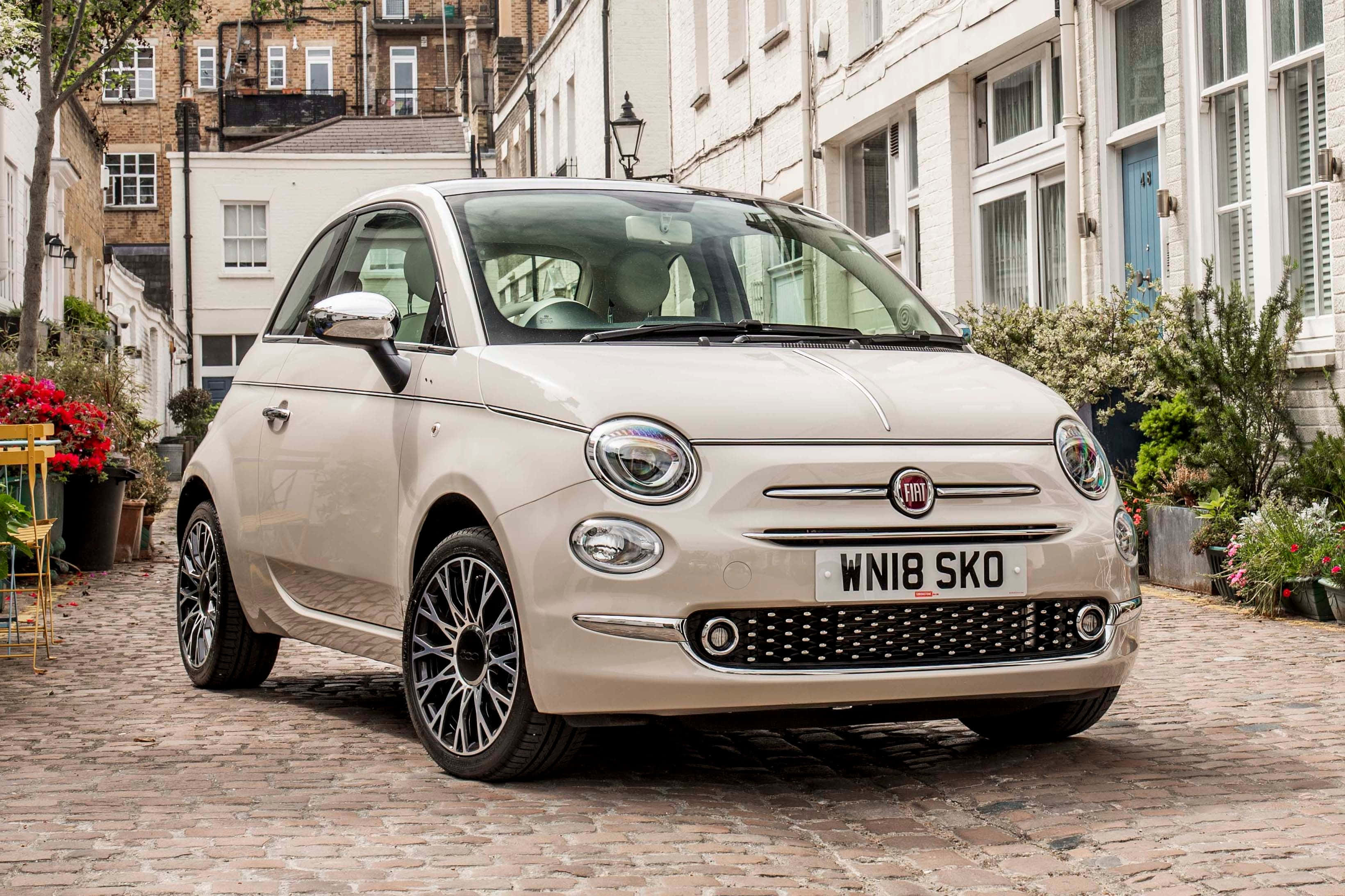 Explorează lumea cu Fiat Fundal