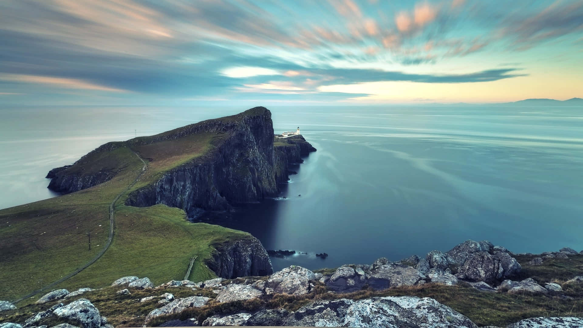 Farul Neist Point pe Stâncă Ascuțită Fundal
