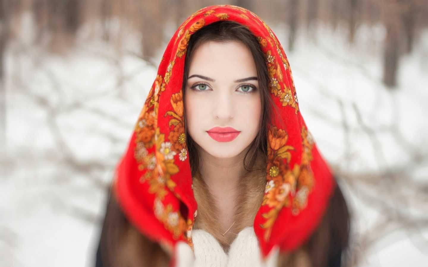 Fata cu hijab în zăpadă Fundal
